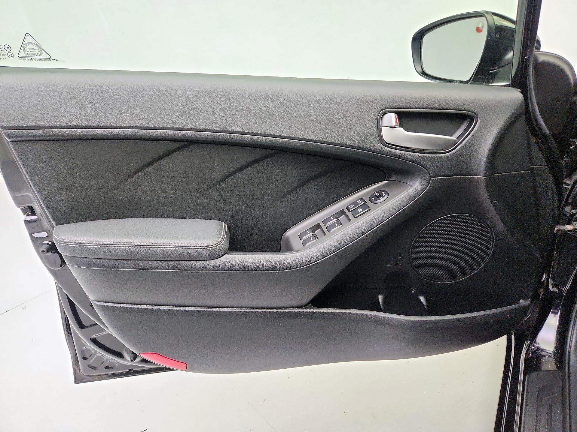 Thumbnail: 2018 Kia Forte - 12