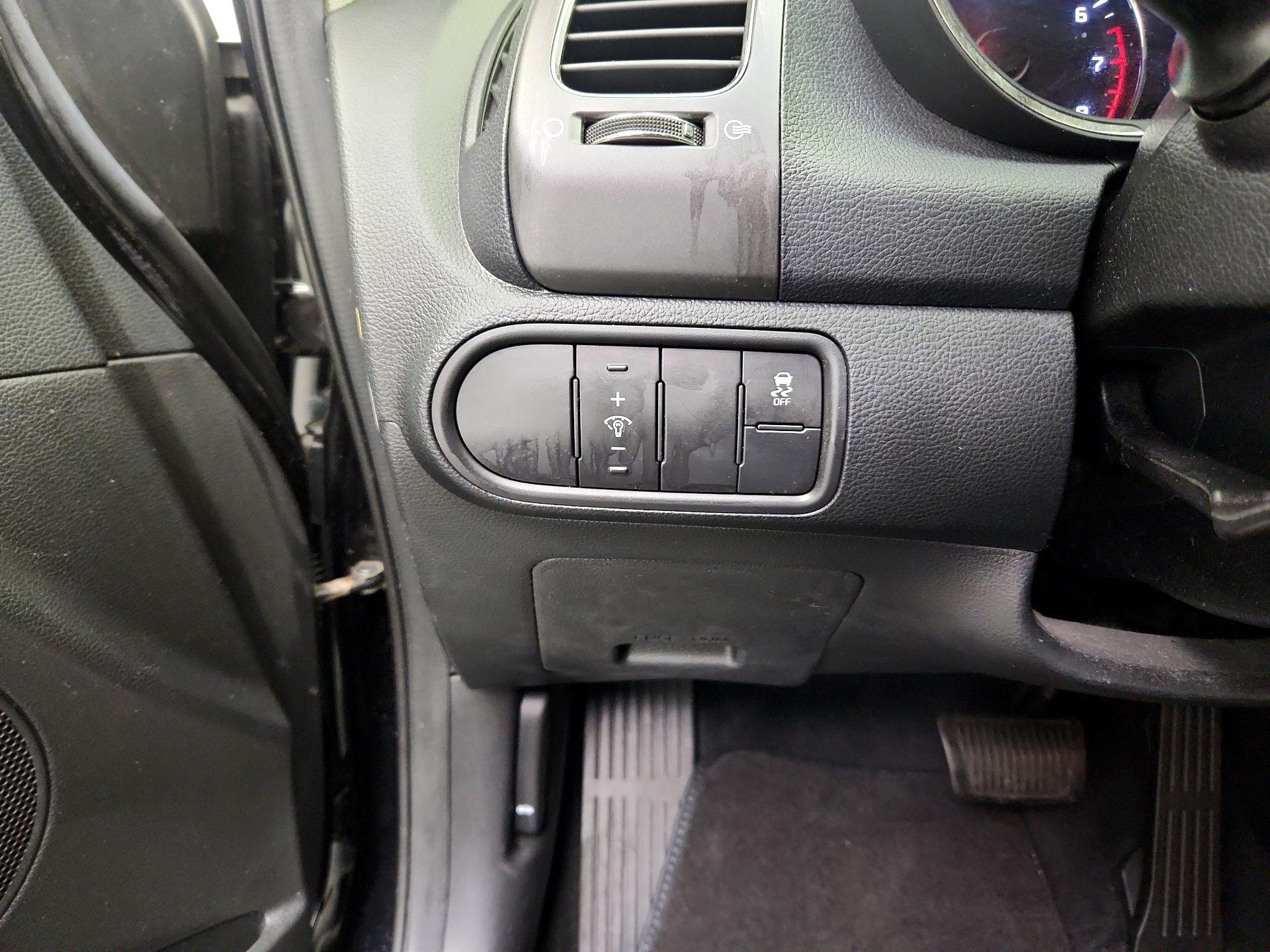 Thumbnail: 2018 Kia Forte - 13