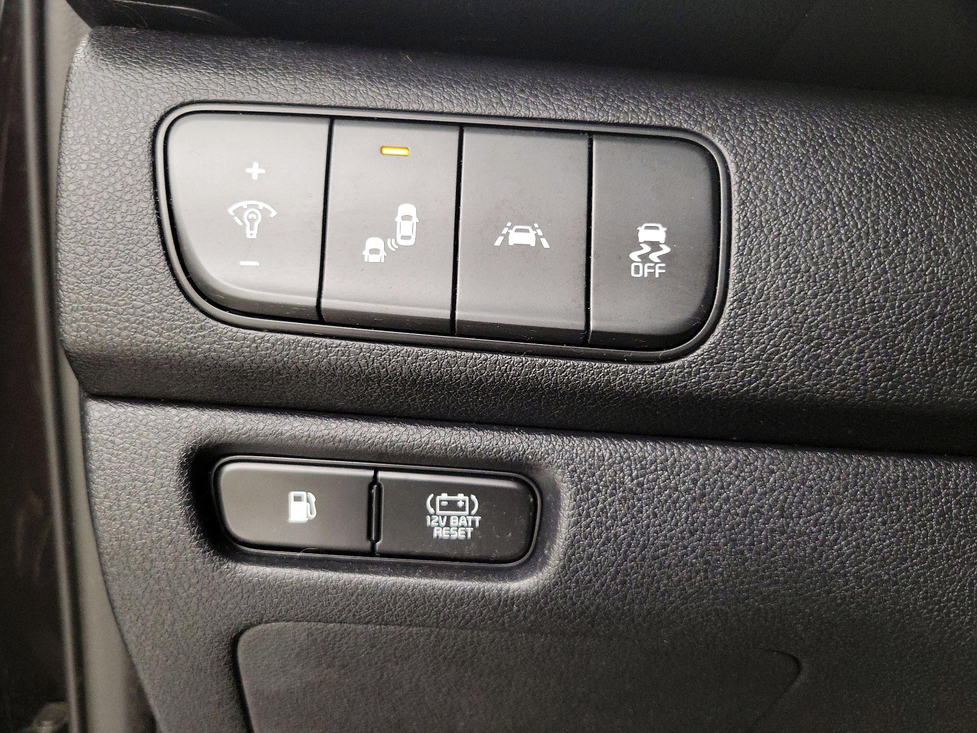 Thumbnail: 2017 Kia Niro - 13