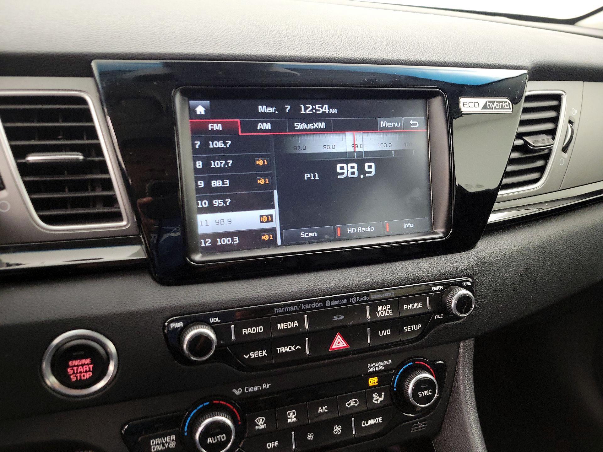 Thumbnail: 2017 Kia Niro - 16