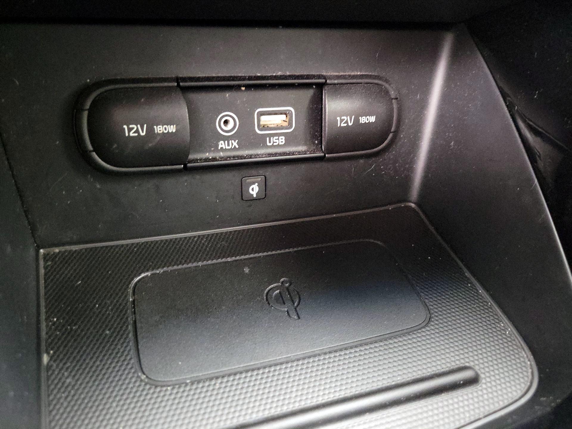 Thumbnail: 2017 Kia Niro - 19