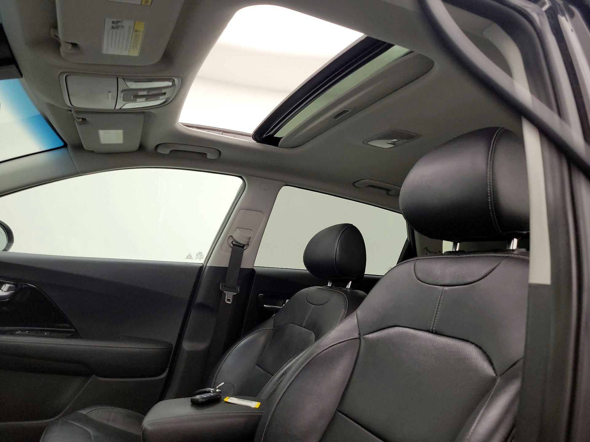 Thumbnail: 2017 Kia Niro - 20