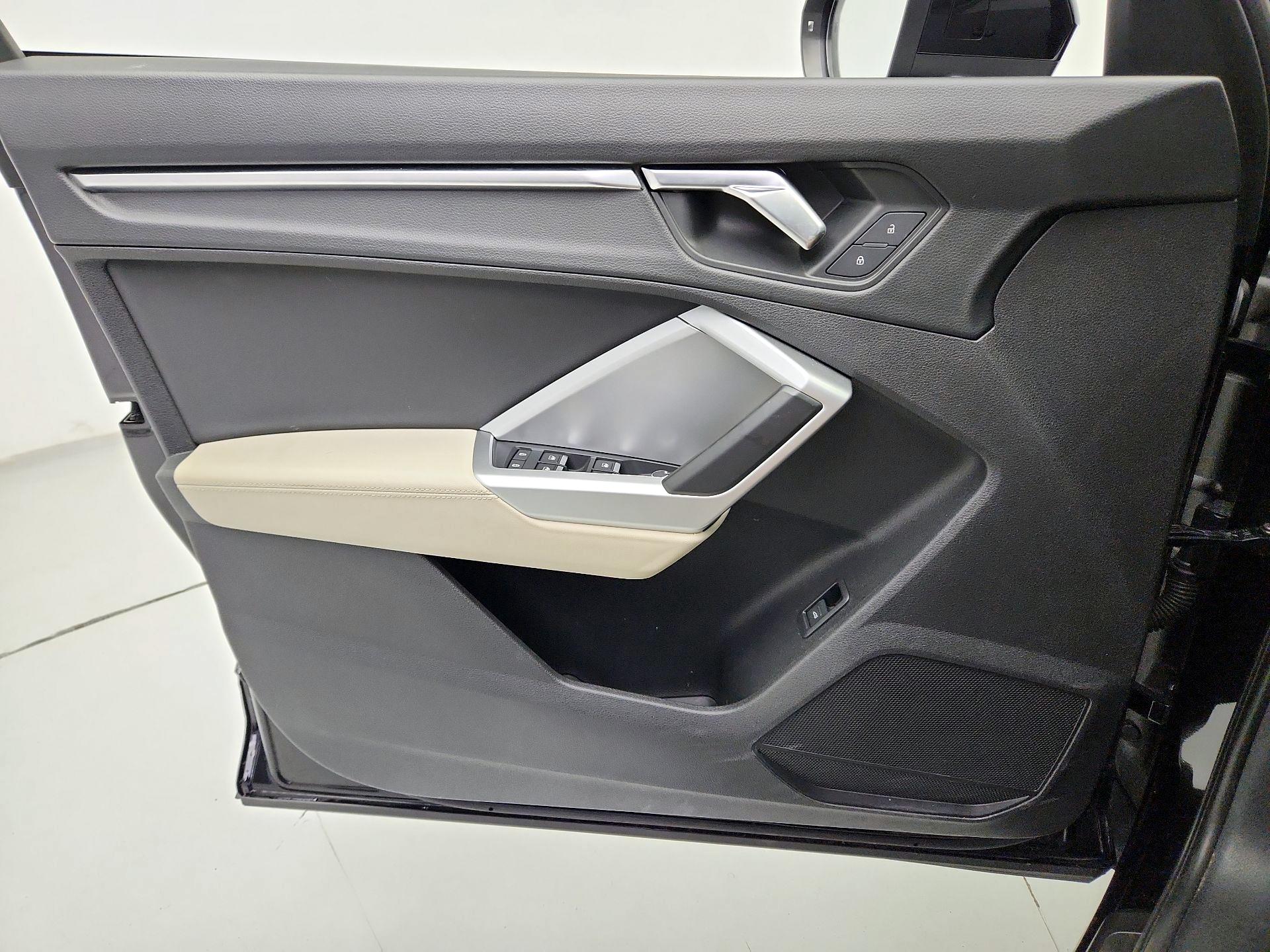 Thumbnail: 2019 Audi Q3 - 12