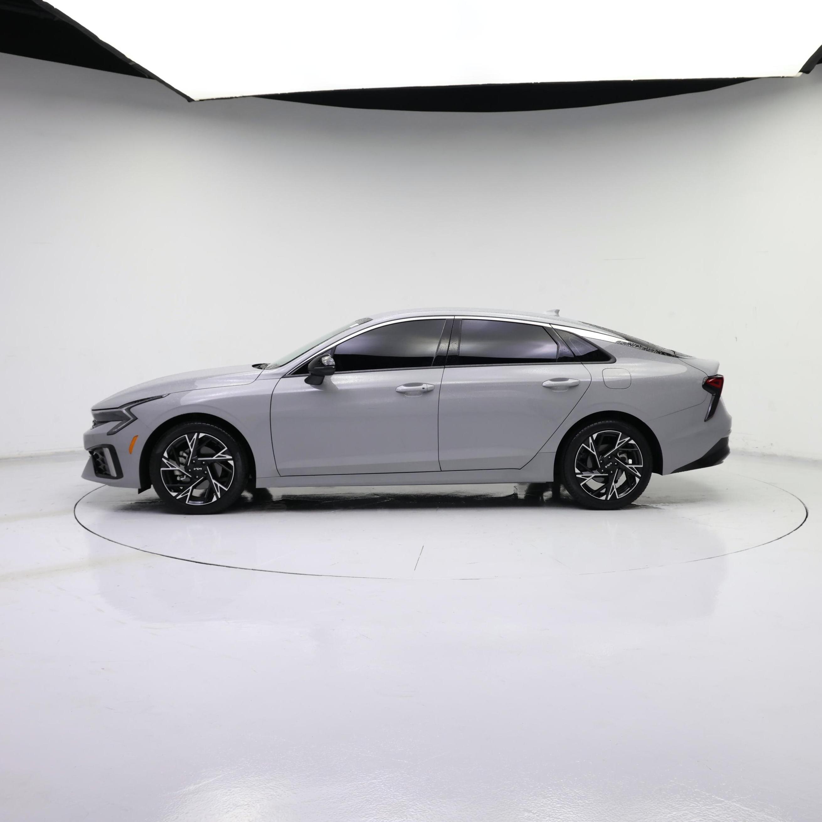 Thumbnail: 2025 Kia K5 - 3