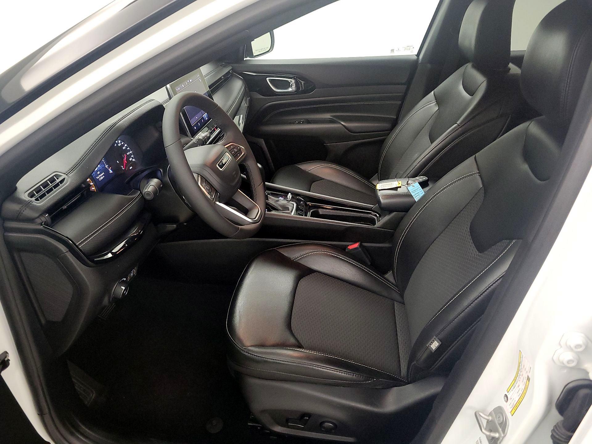 Thumbnail: 2023 Jeep Compass - 11