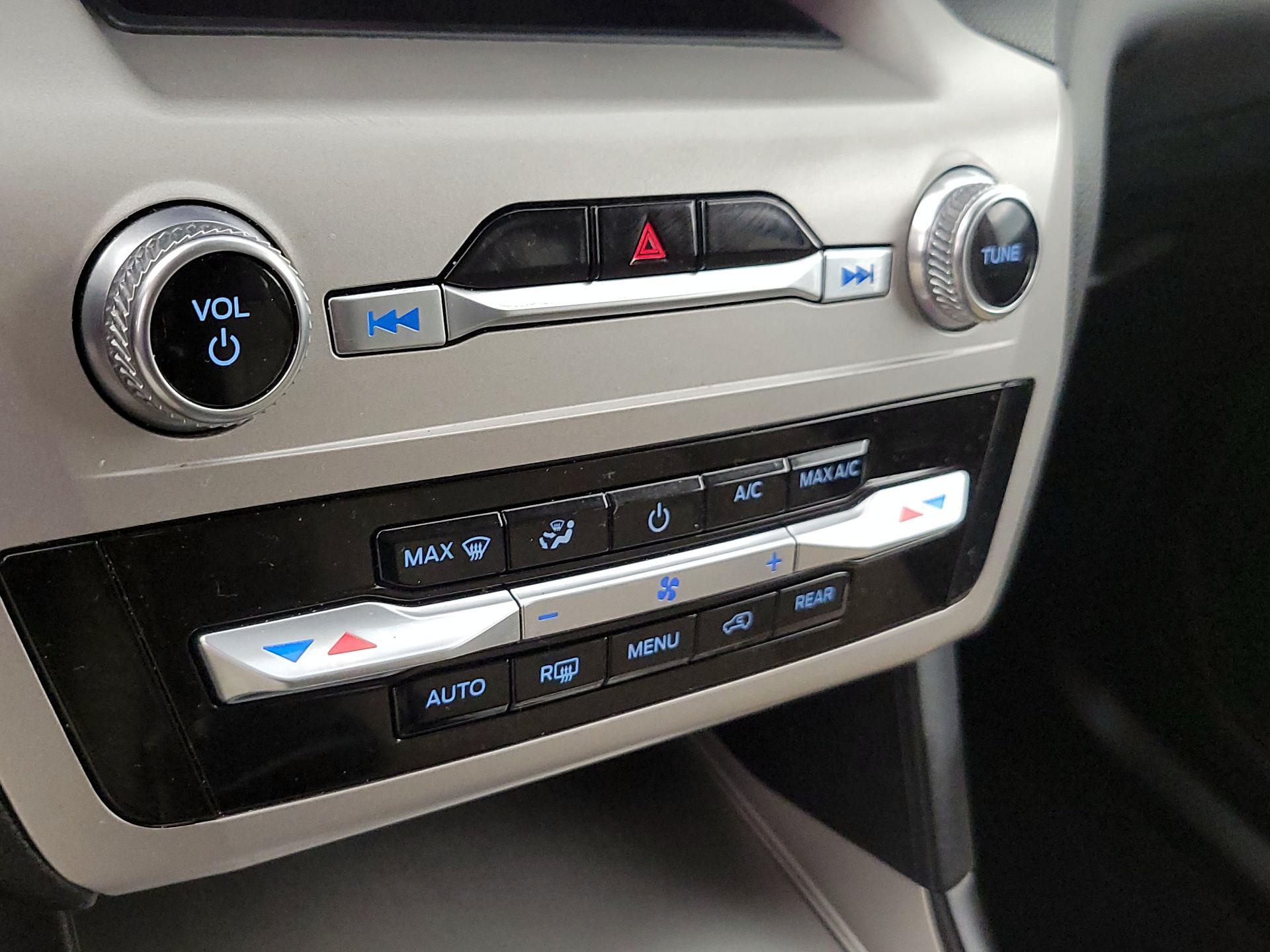 Thumbnail: 2021 Ford Explorer - 16