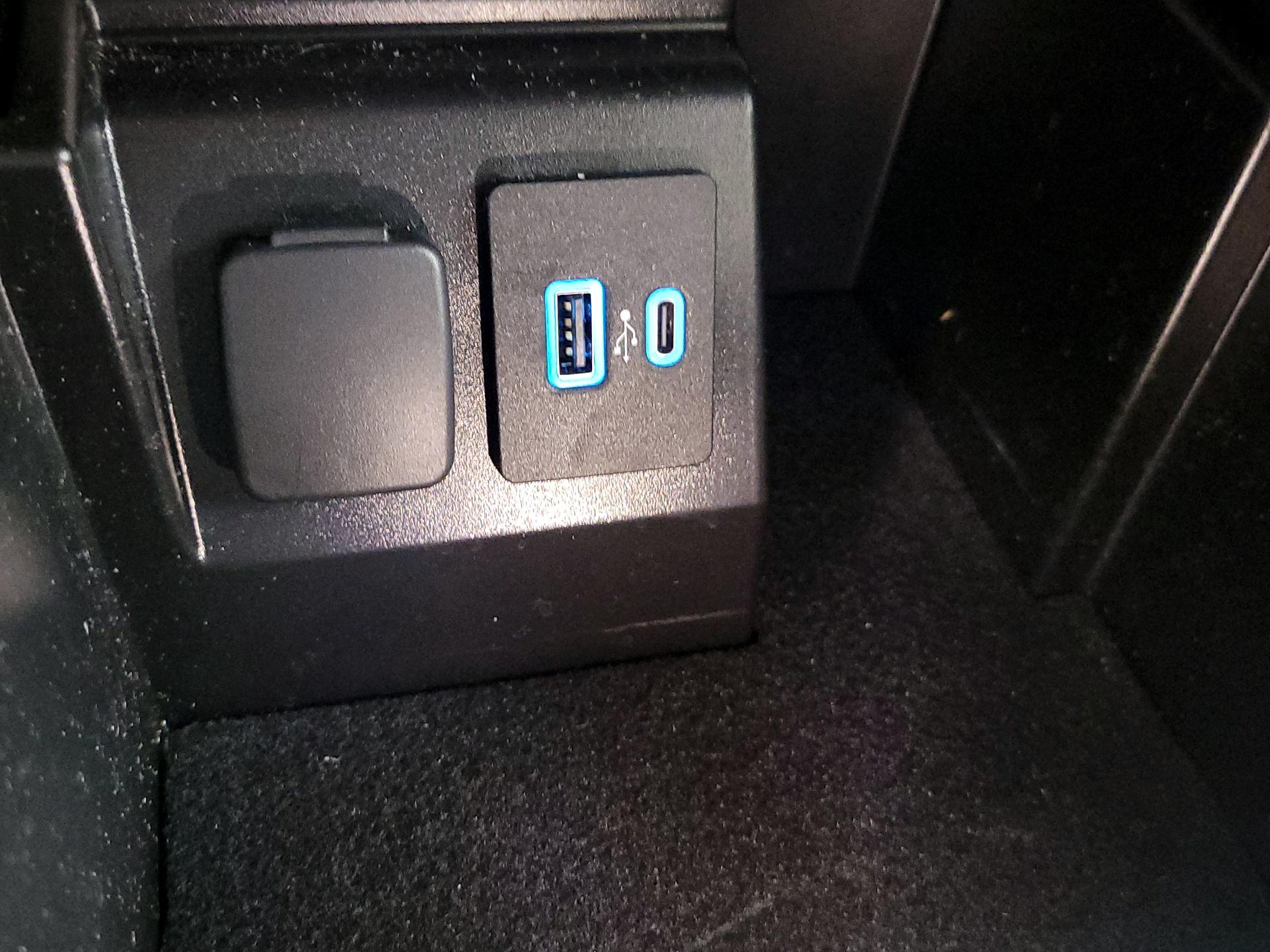 Thumbnail: 2021 Ford Explorer - 18