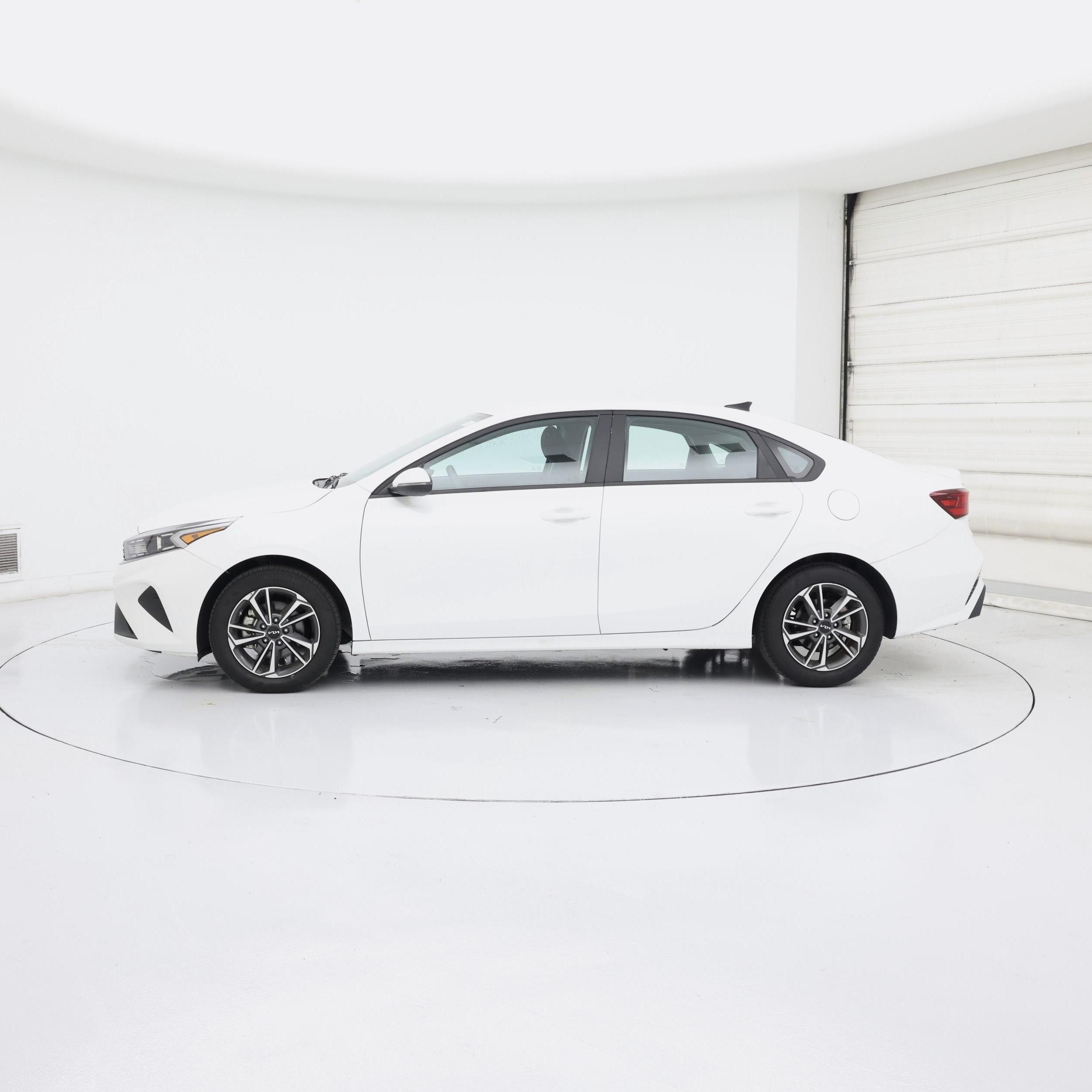 Thumbnail: 2023 Kia Forte - 3