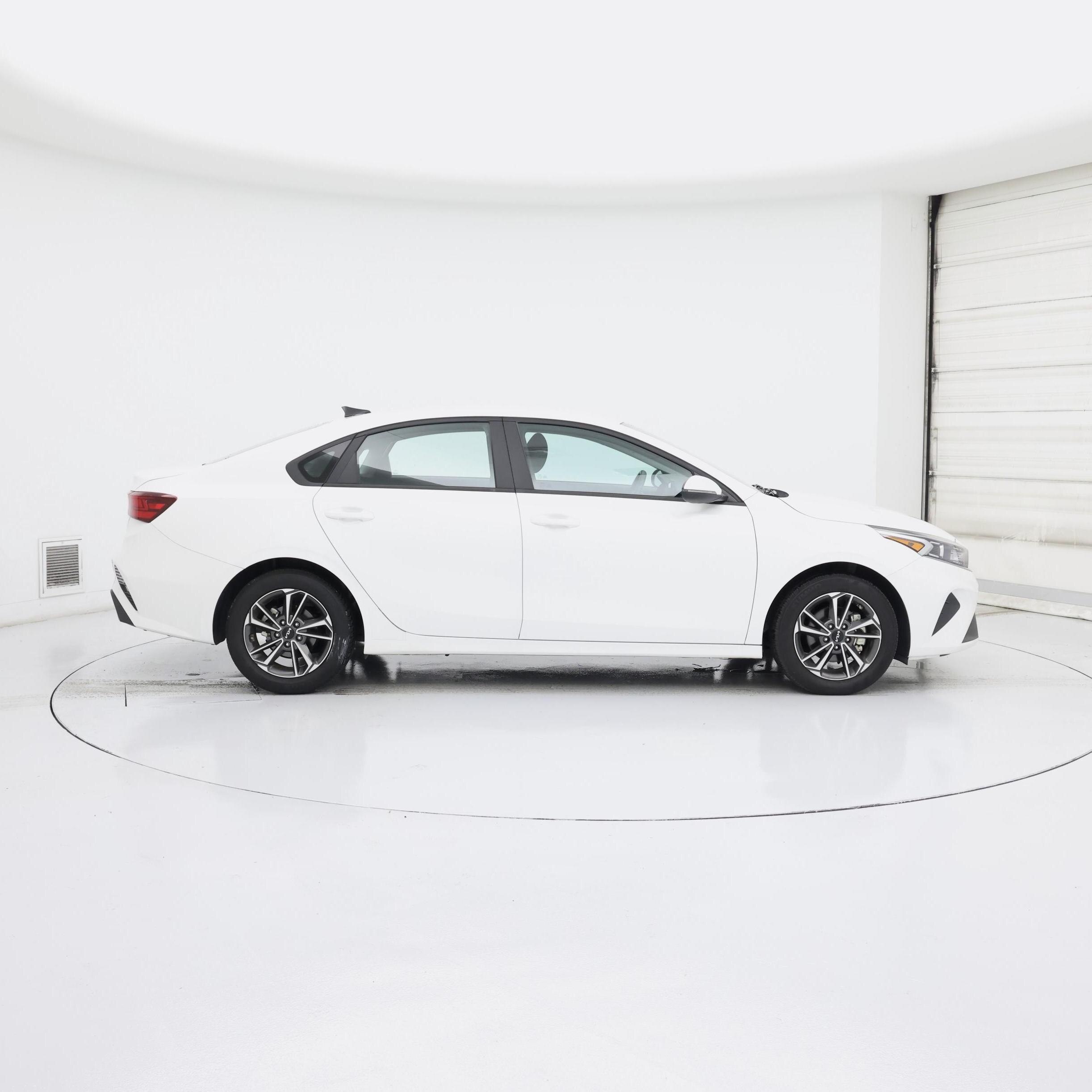 Thumbnail: 2023 Kia Forte - 7