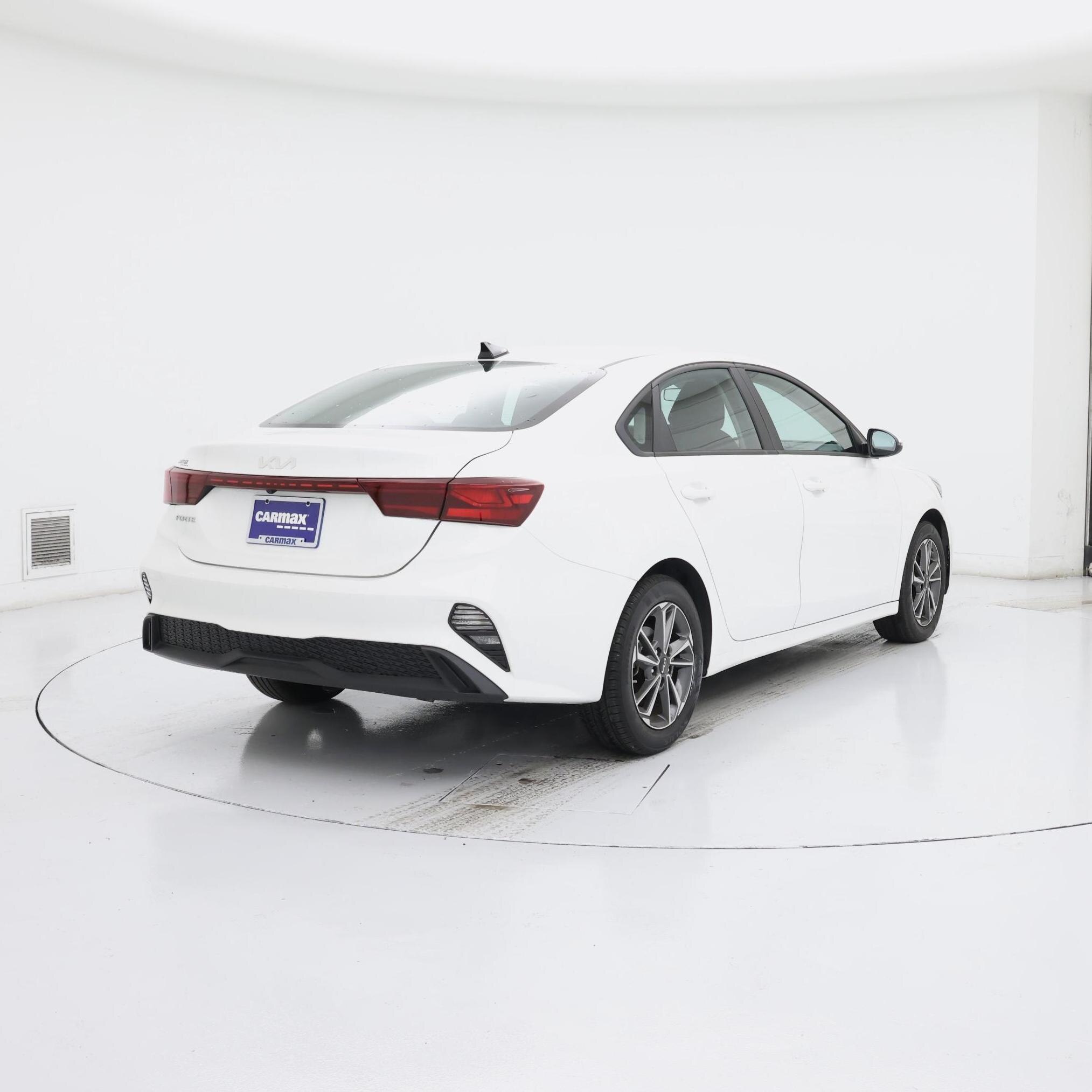 Thumbnail: 2023 Kia Forte - 8