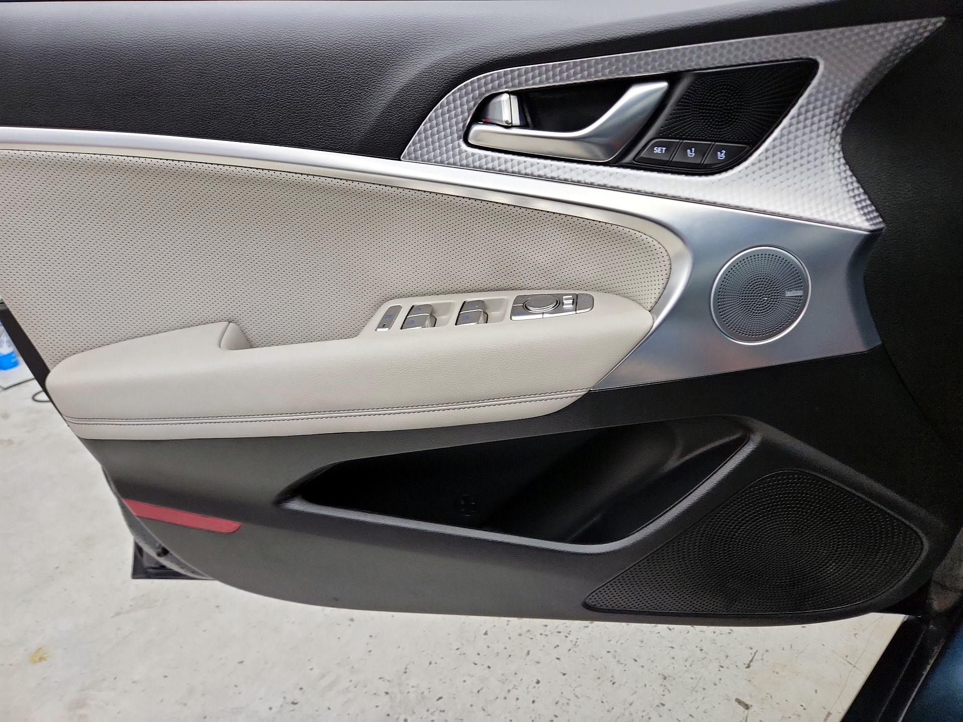 Thumbnail: 2023 Genesis G70 - 12