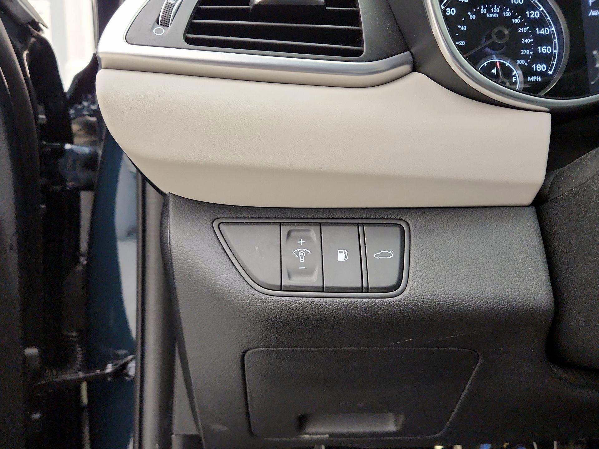 Thumbnail: 2023 Genesis G70 - 13