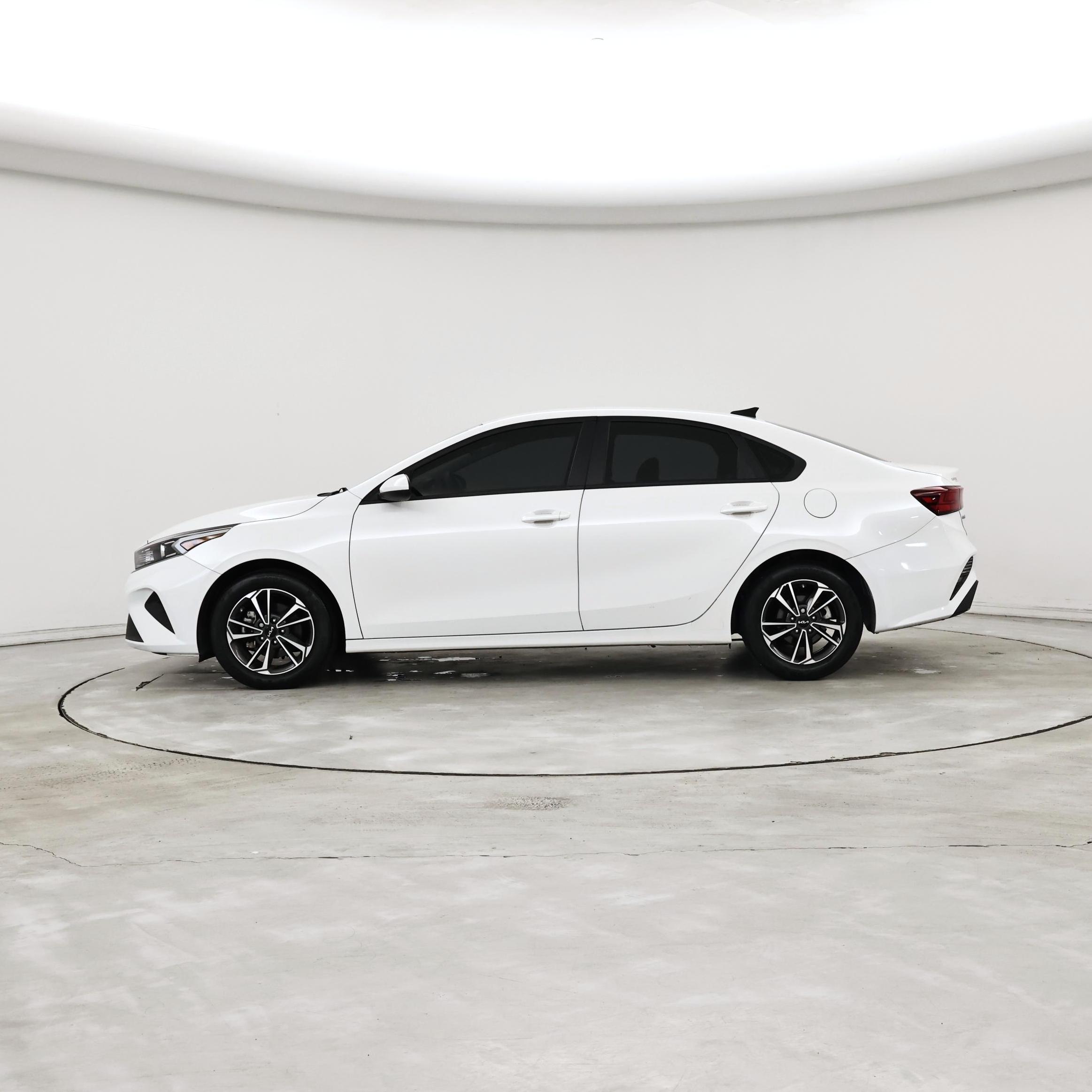 Thumbnail: 2024 Kia Forte - 3