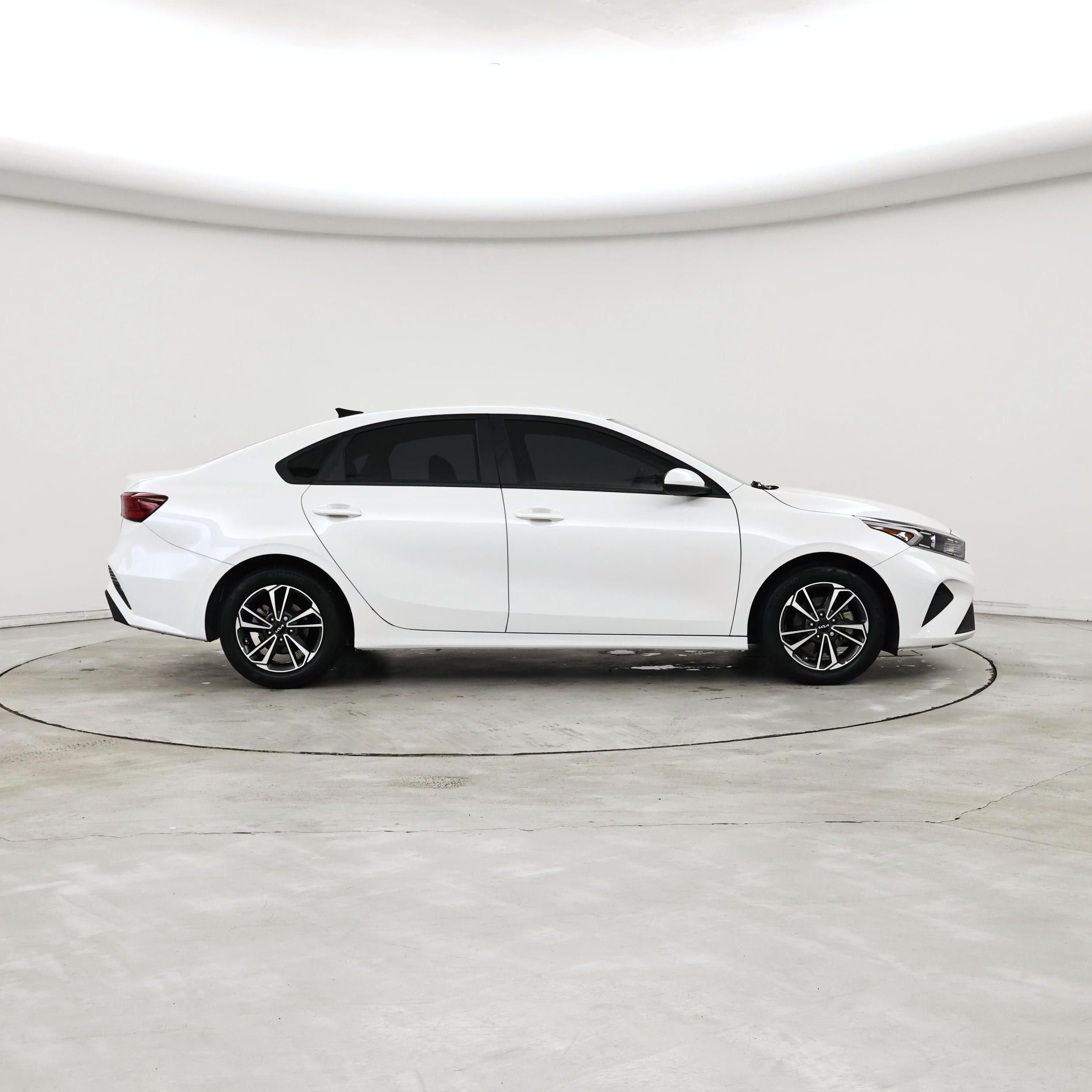 Thumbnail: 2024 Kia Forte - 7