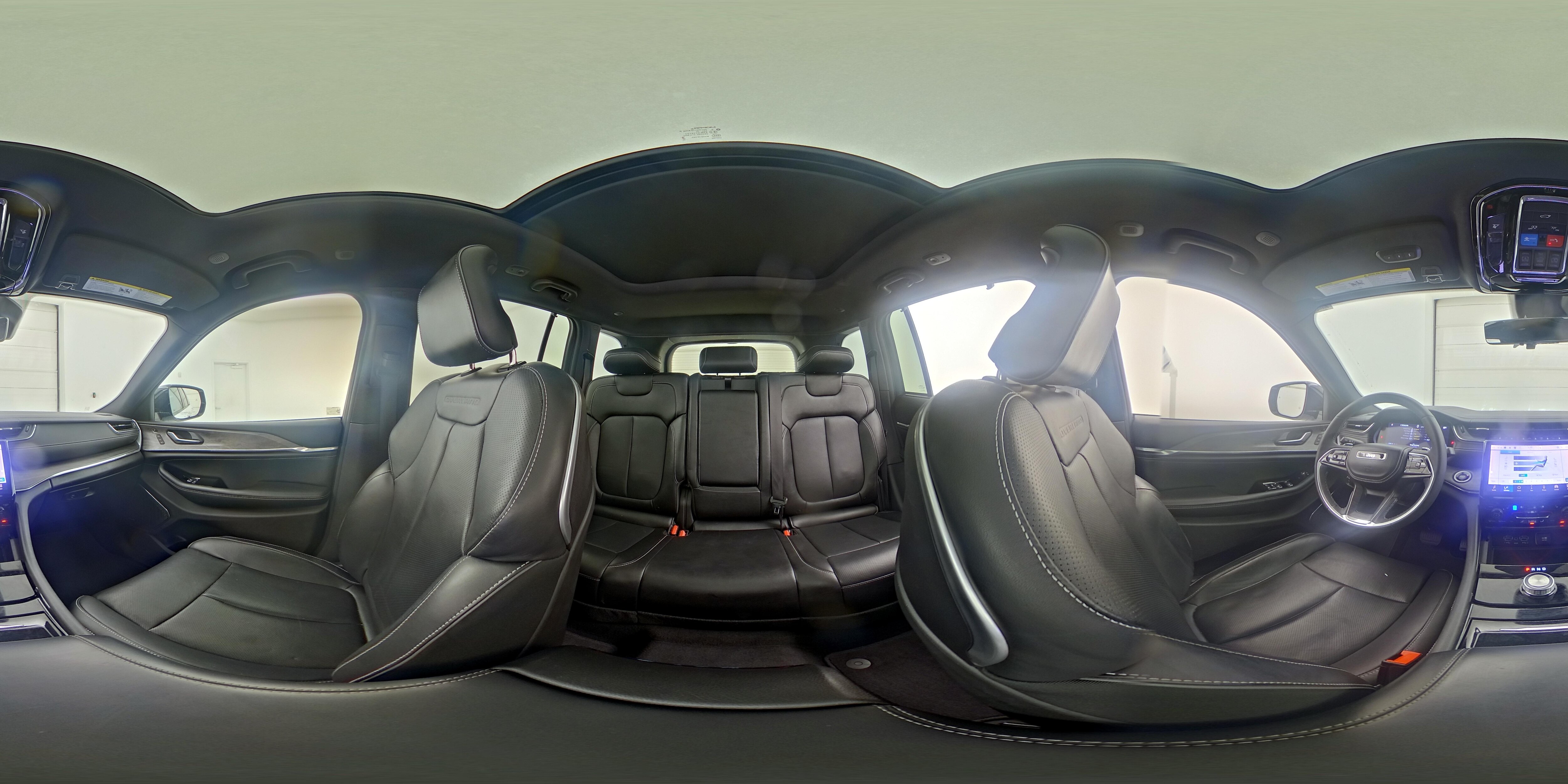 2023 Jeep Grand Cherokee Overland - Photo 24