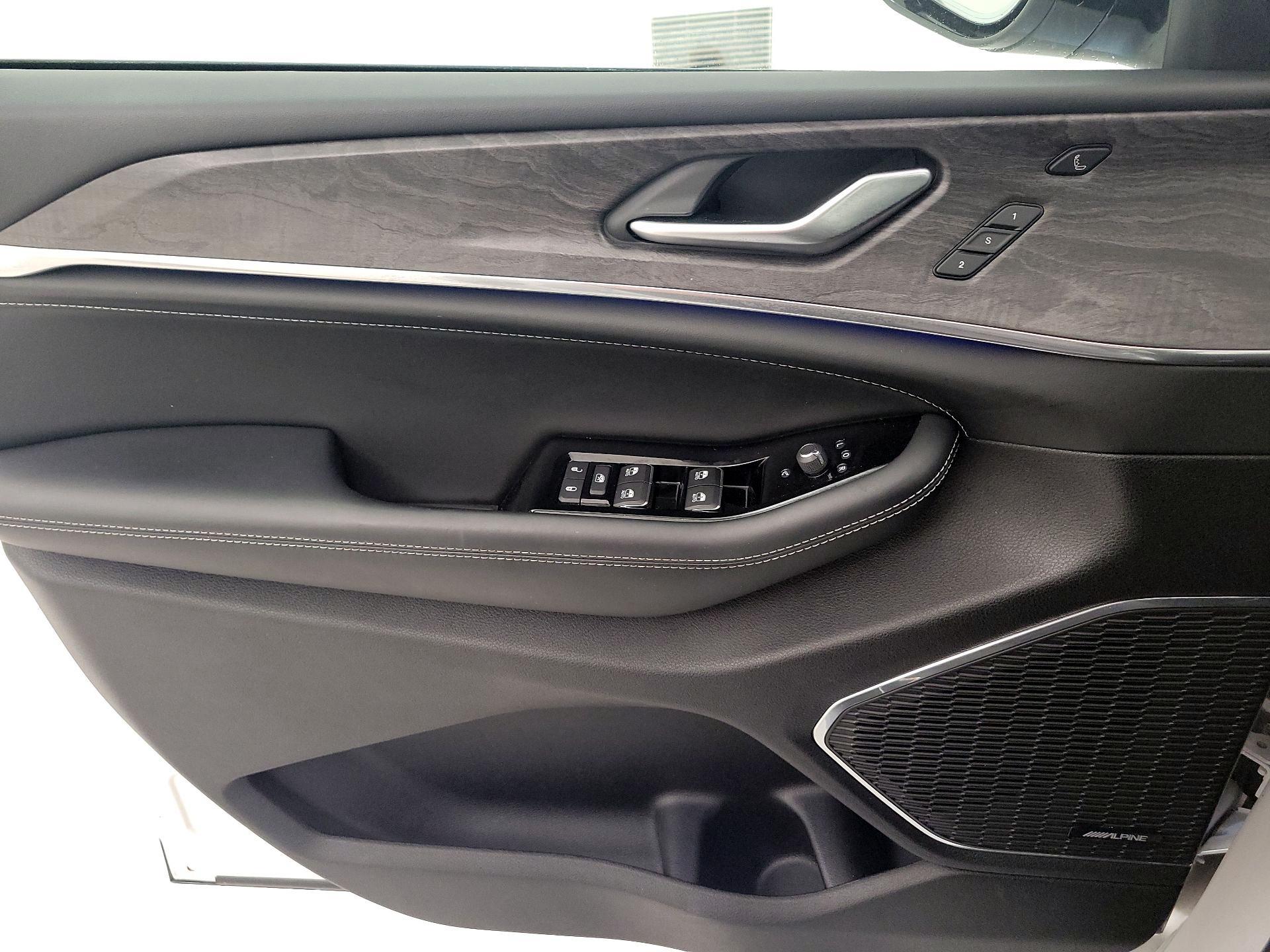 Thumbnail: 2023 Jeep Grand Cherokee - 10