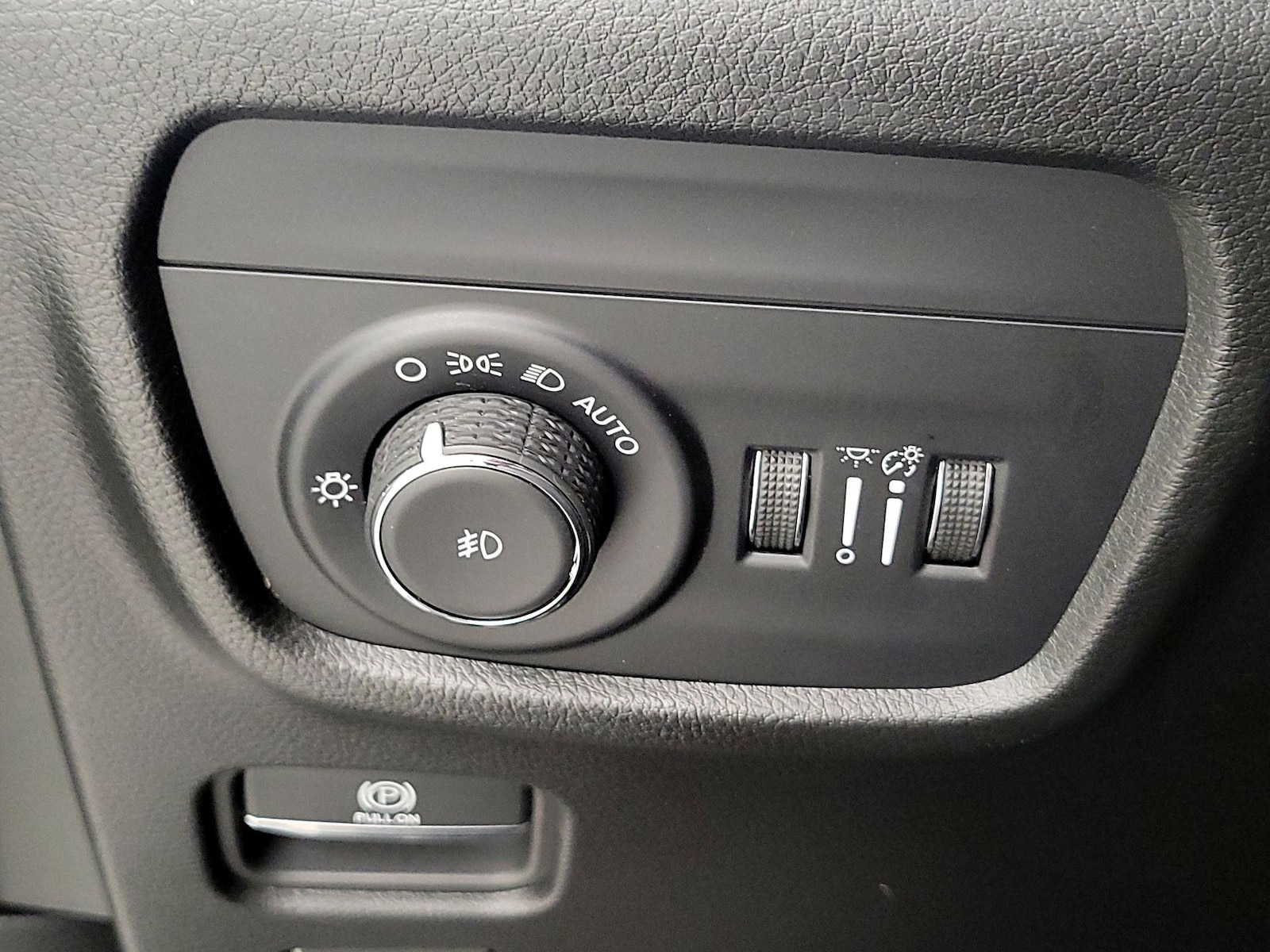 2023 Jeep Grand Cherokee Overland - Photo 12