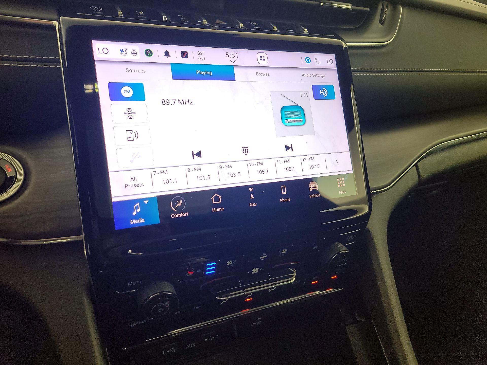 Thumbnail: 2023 Jeep Grand Cherokee - 14