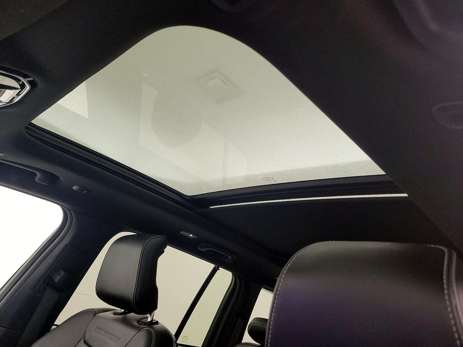 2023 Jeep Grand Cherokee Overland - Photo 19