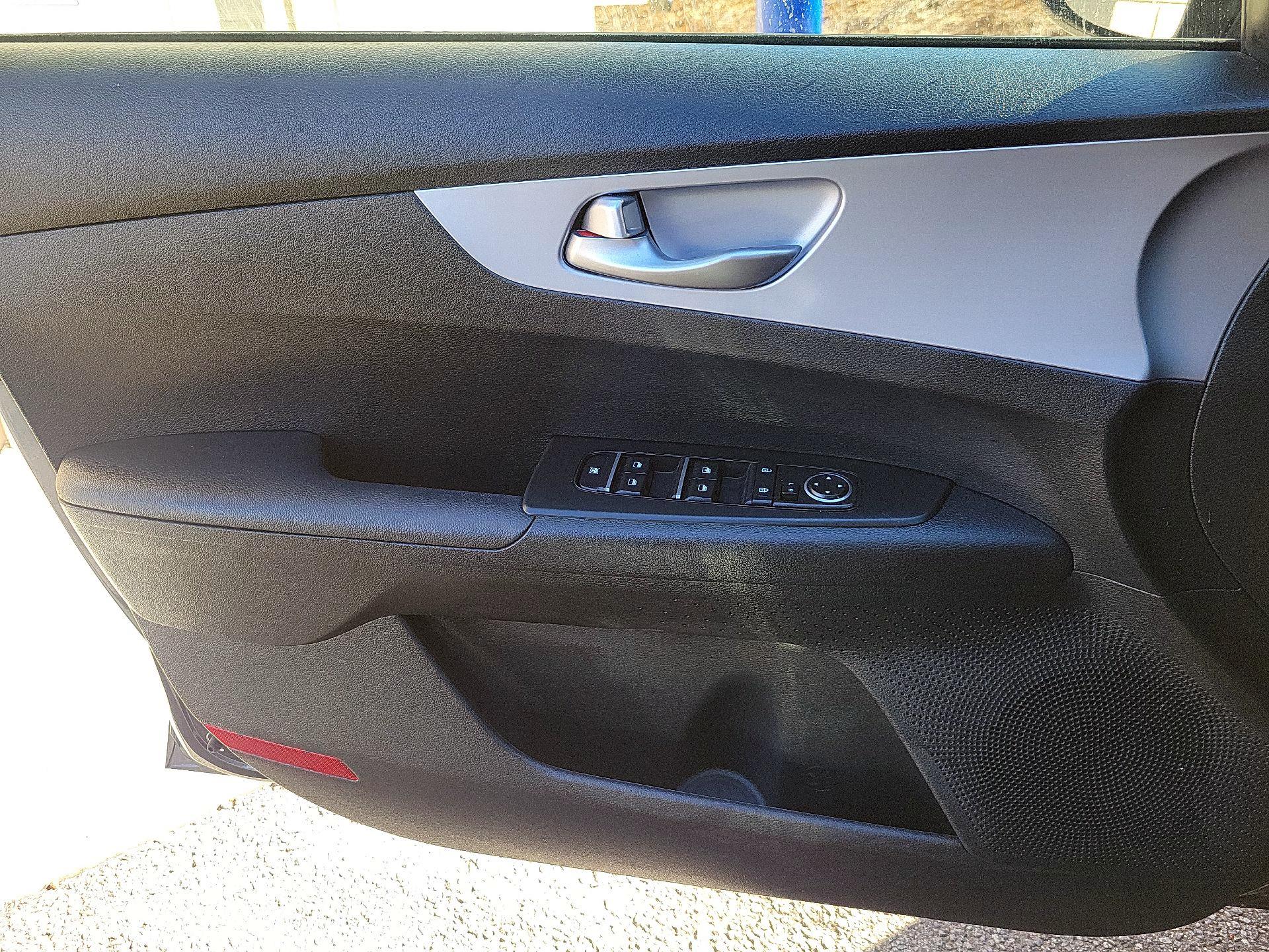 Thumbnail: 2024 Kia Forte - 10