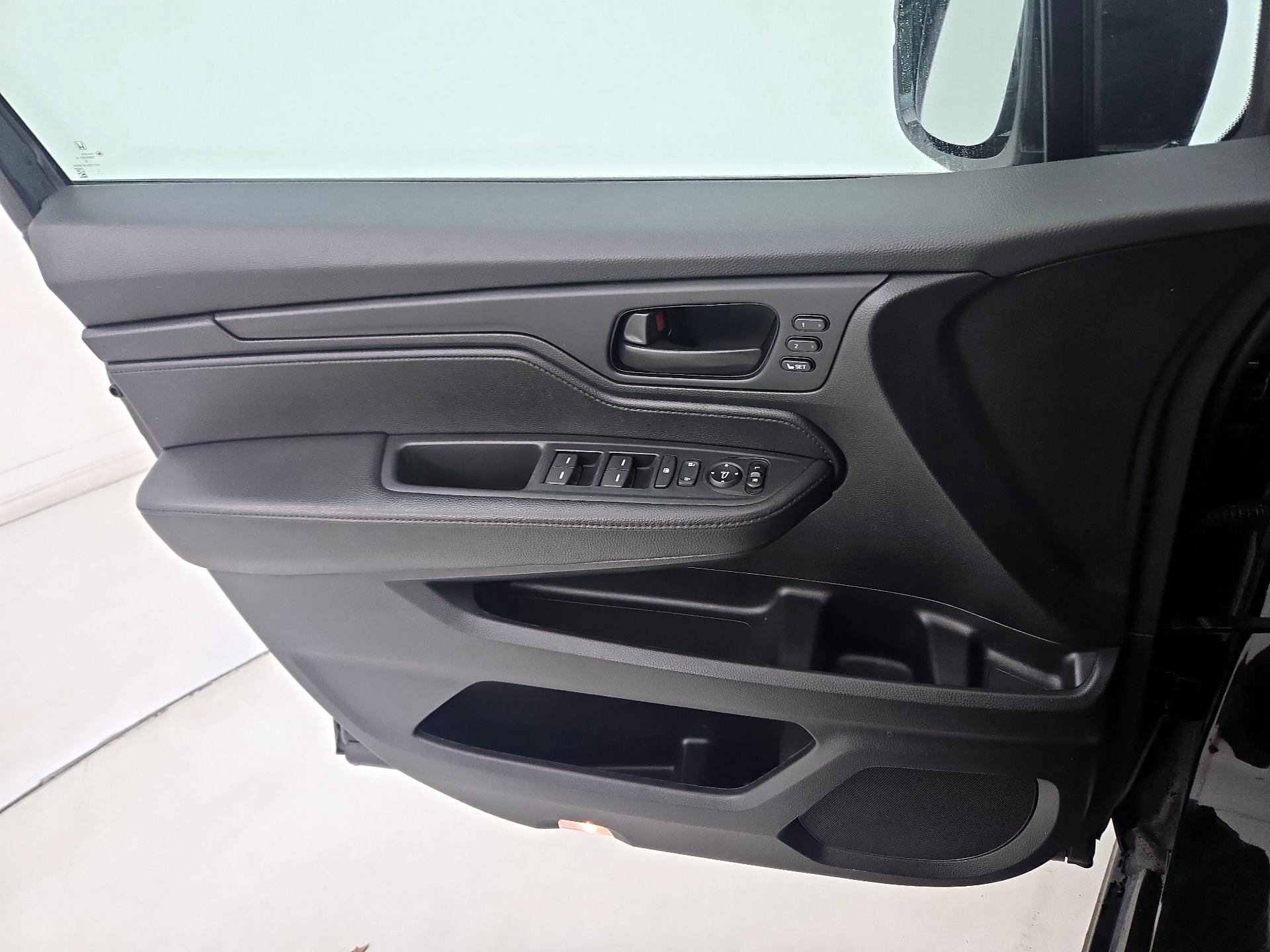 Thumbnail: 2023 Honda Odyssey - 12