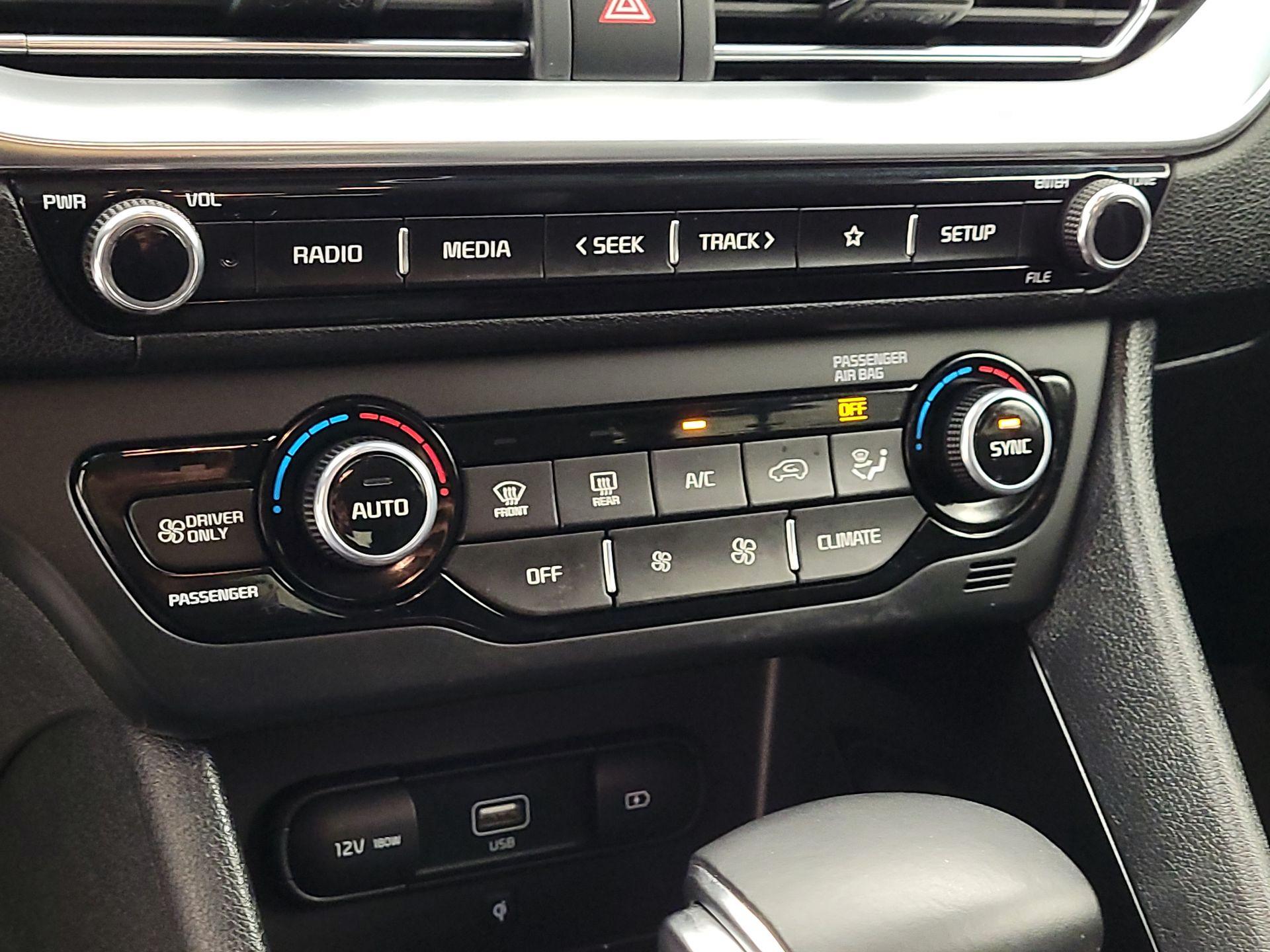 Thumbnail: 2022 Kia Niro - 16