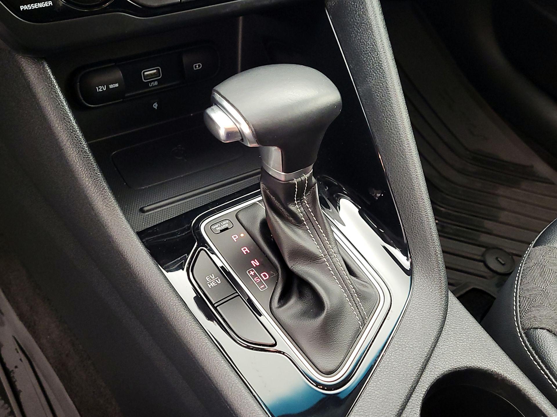 Thumbnail: 2022 Kia Niro - 17