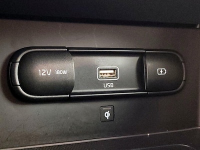USB/AUX Ports