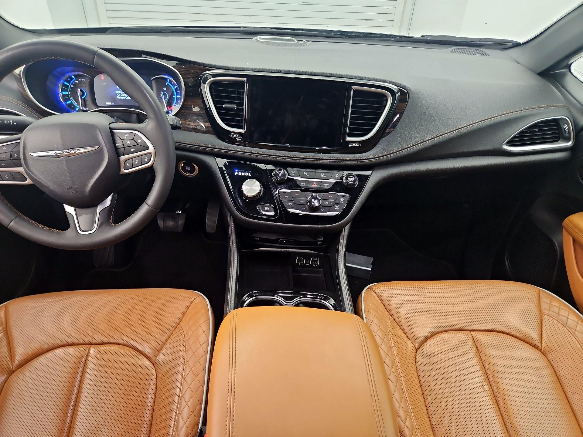 Thumbnail: 2022 Chrysler Pacifica - 9