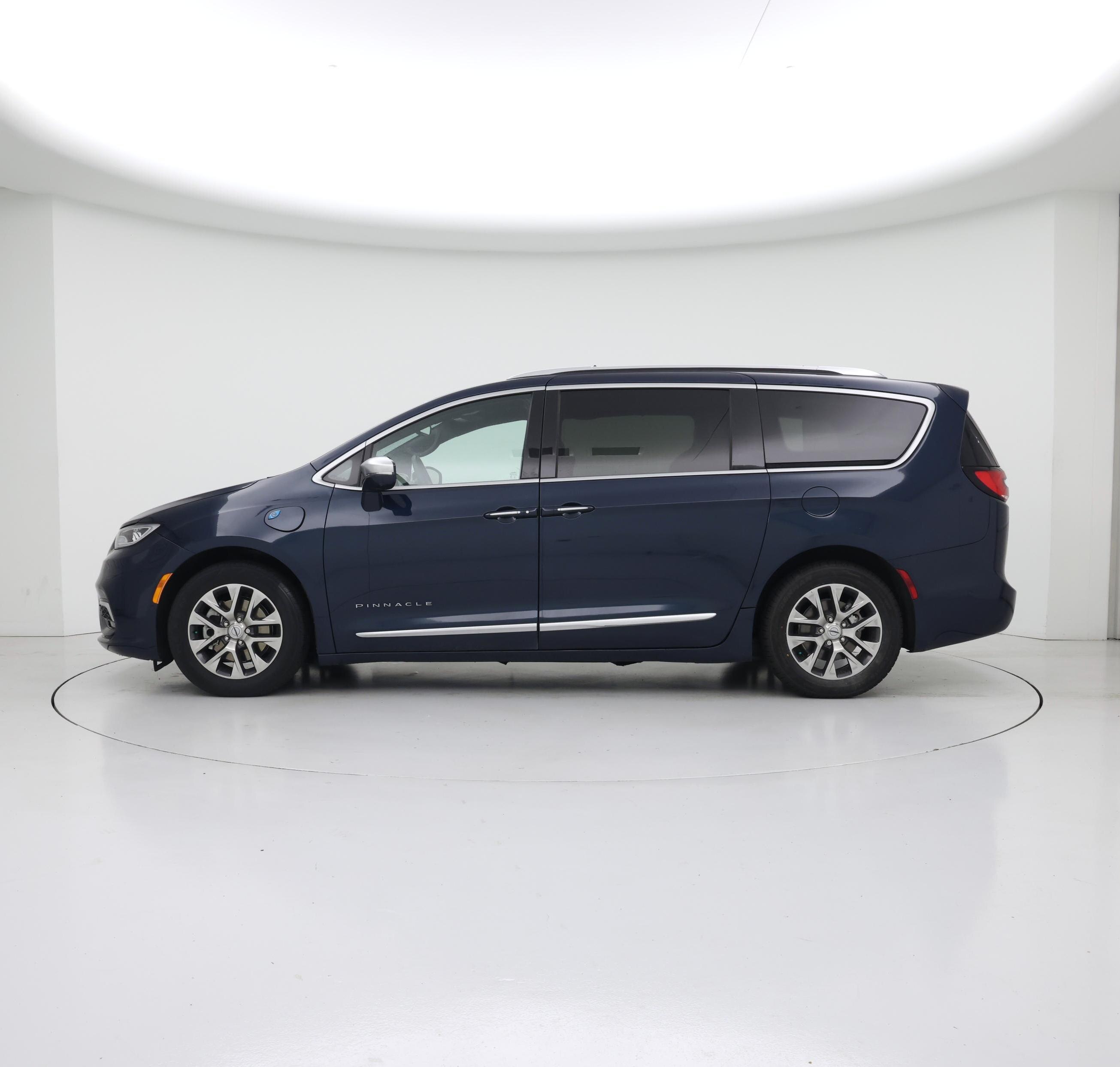 Thumbnail: 2022 Chrysler Pacifica - 3