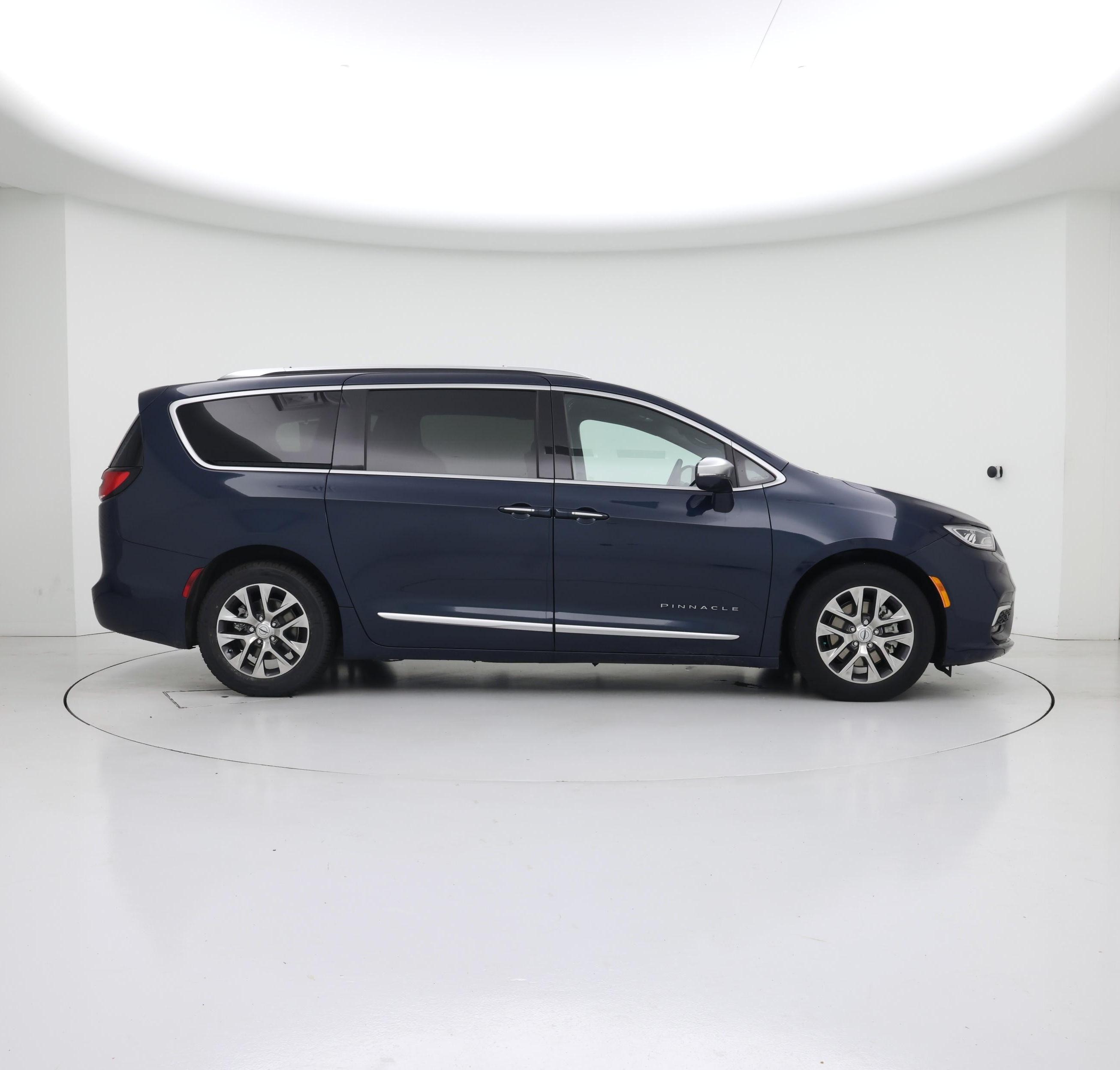 Thumbnail: 2022 Chrysler Pacifica - 7