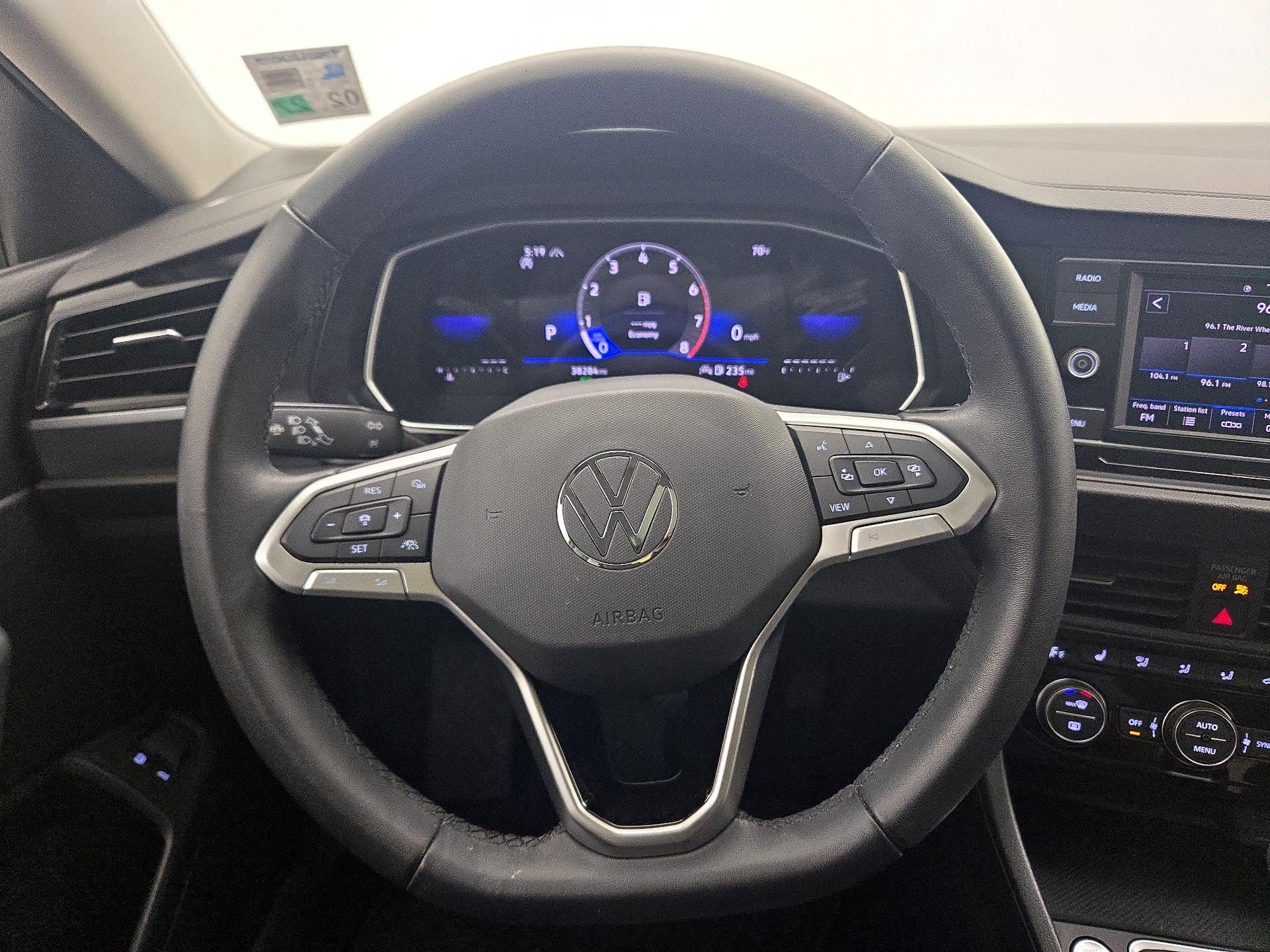 Thumbnail: 2023 Volkswagen Jetta - 10