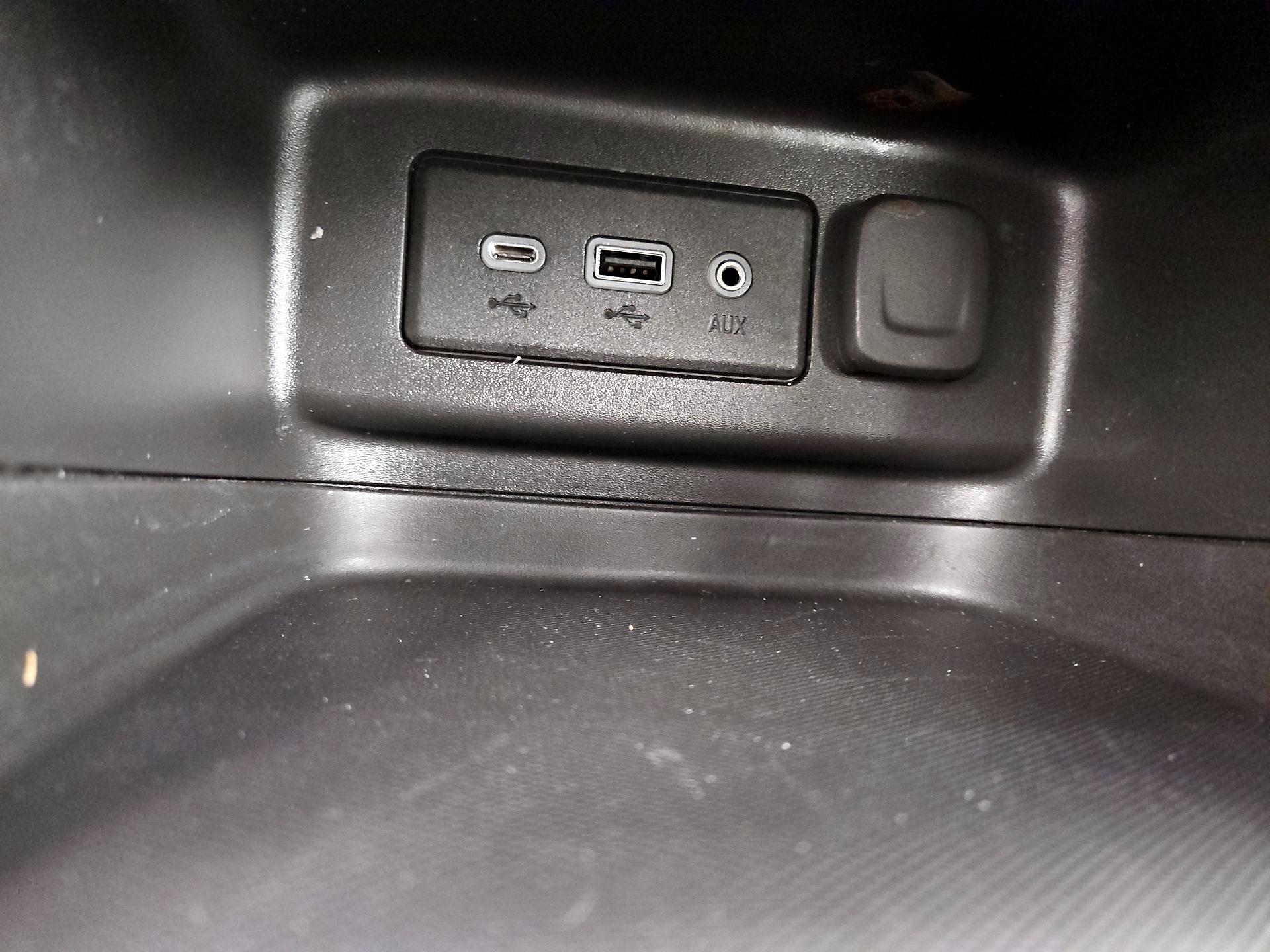 Thumbnail: 2023 Chevrolet Equinox - 18