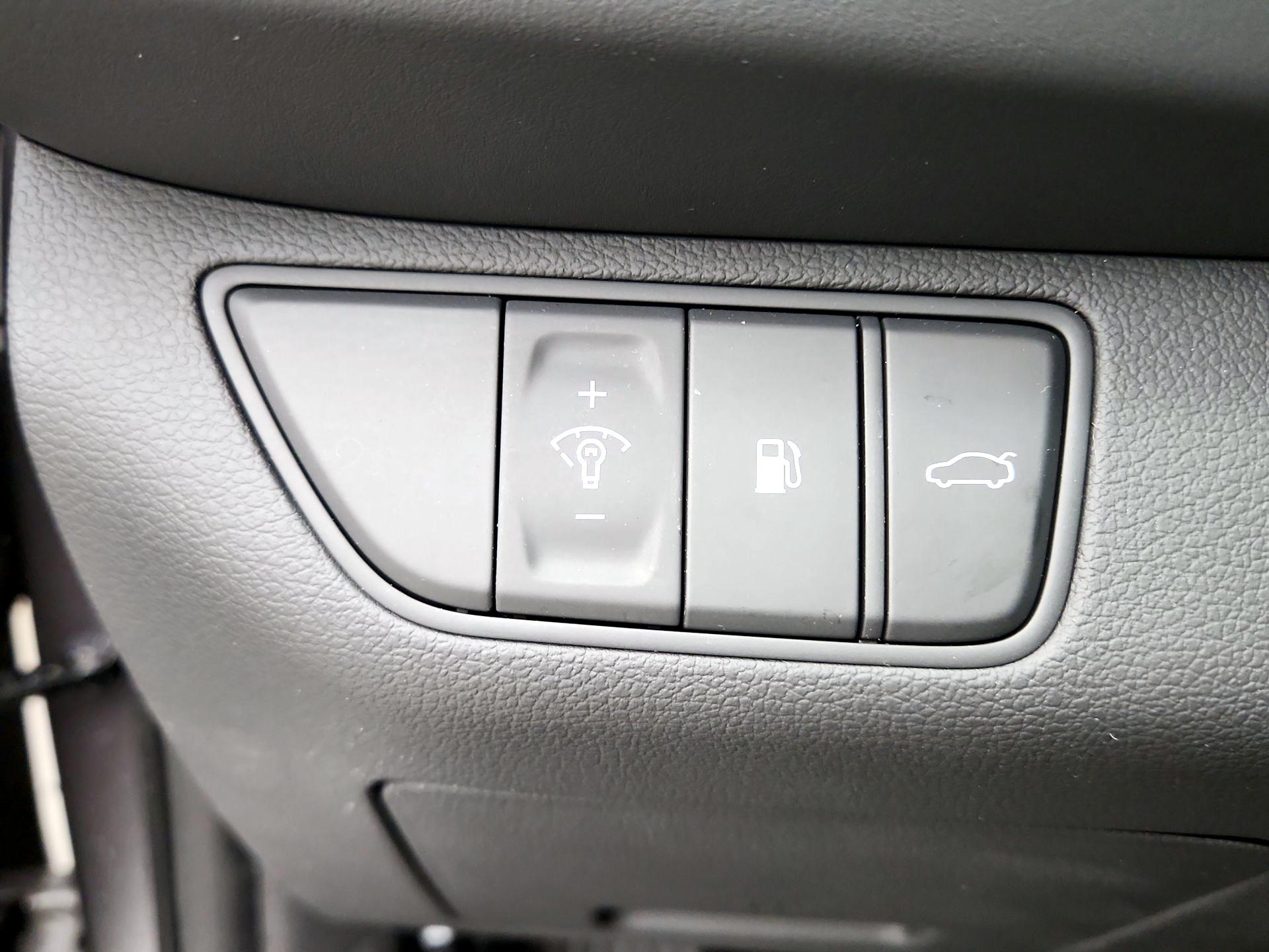 Thumbnail: 2022 Genesis G70 - 13