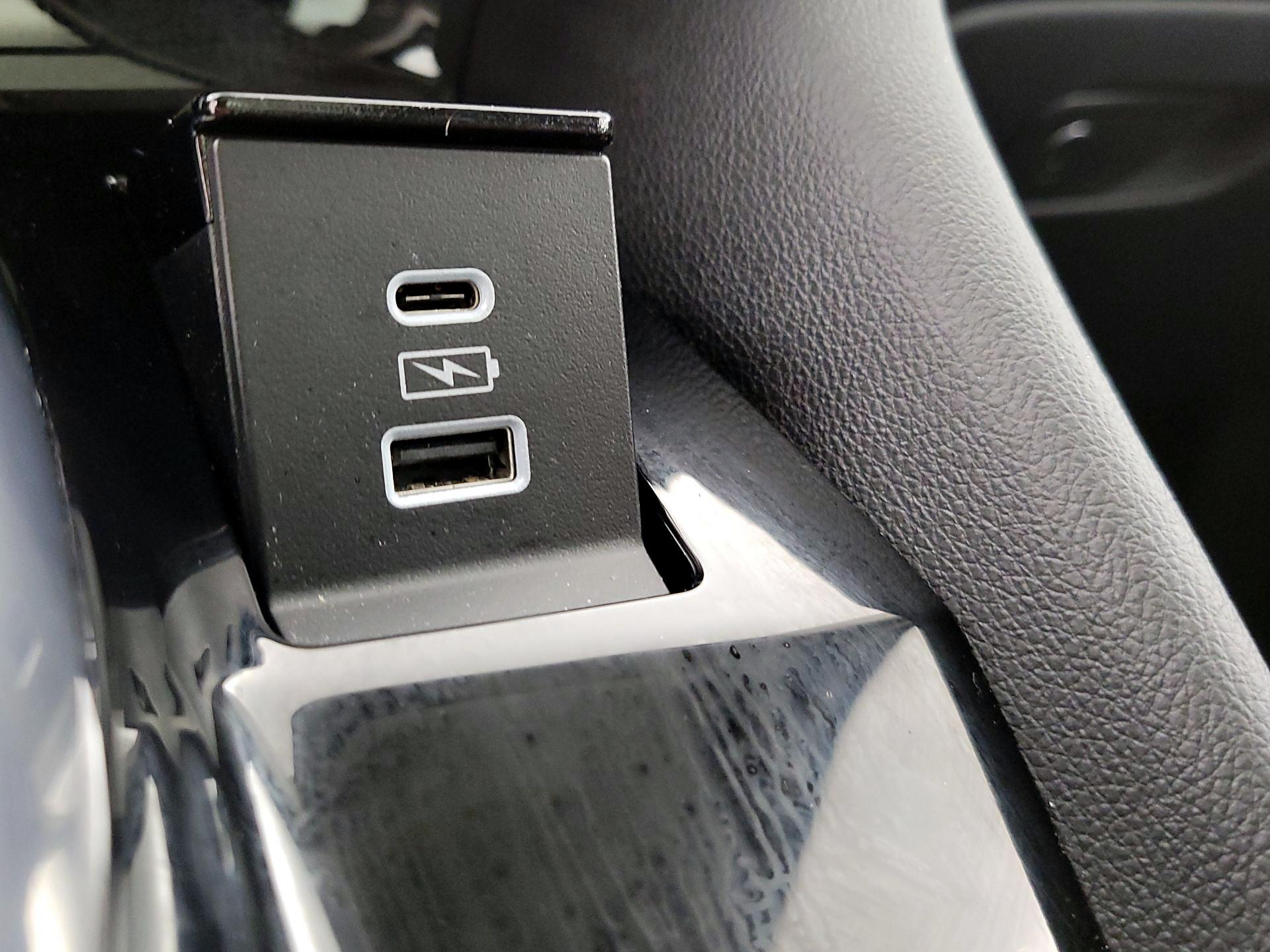 Thumbnail: 2023 Acura MDX - 18