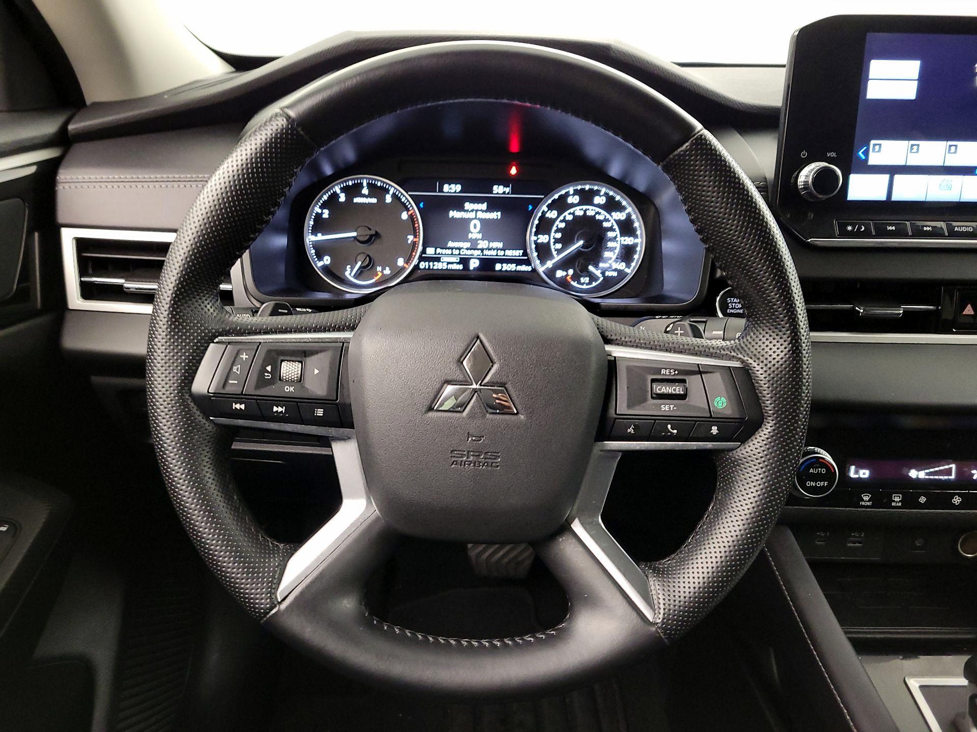 Thumbnail: 2024 Mitsubishi Outlander - 10