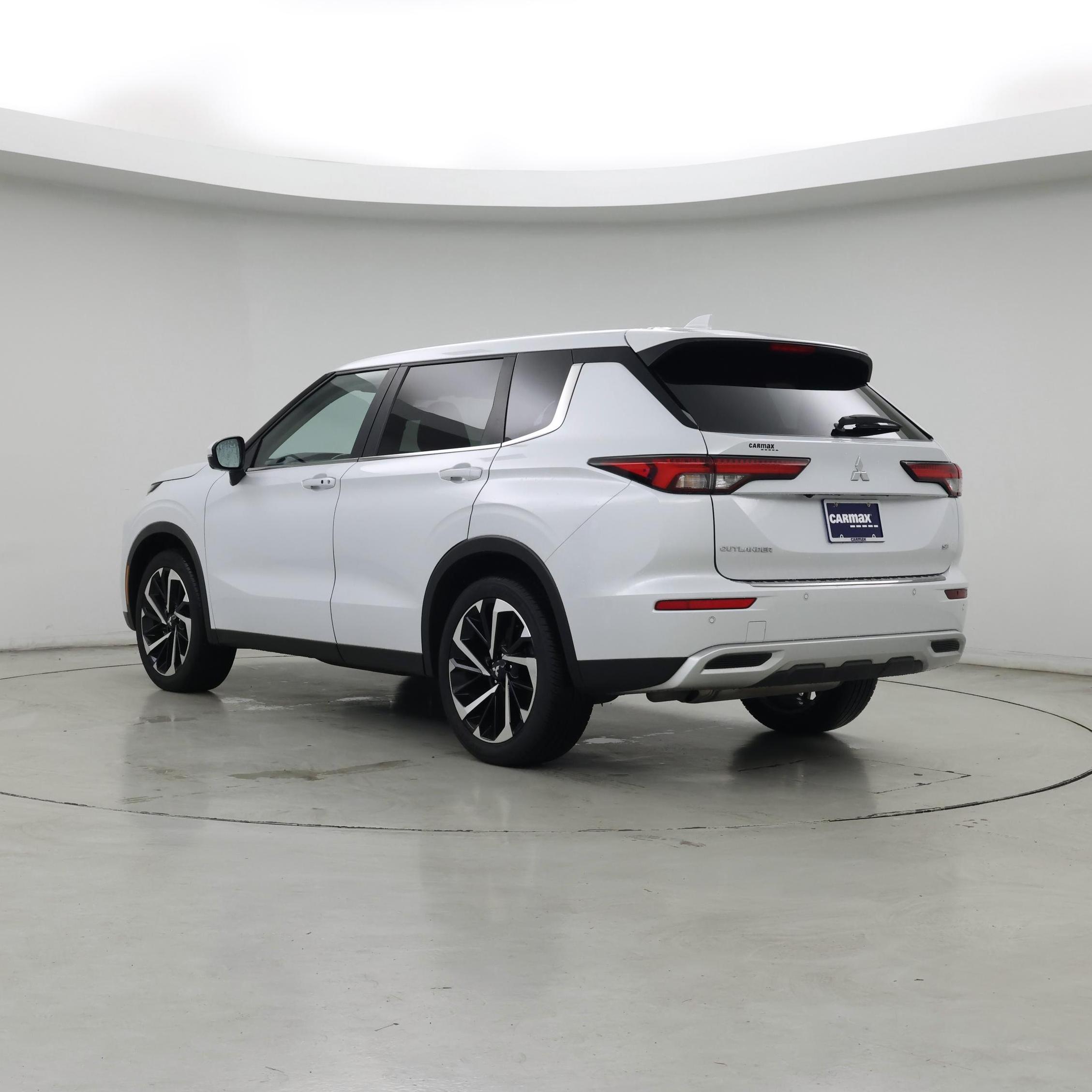 Thumbnail: 2024 Mitsubishi Outlander - 2