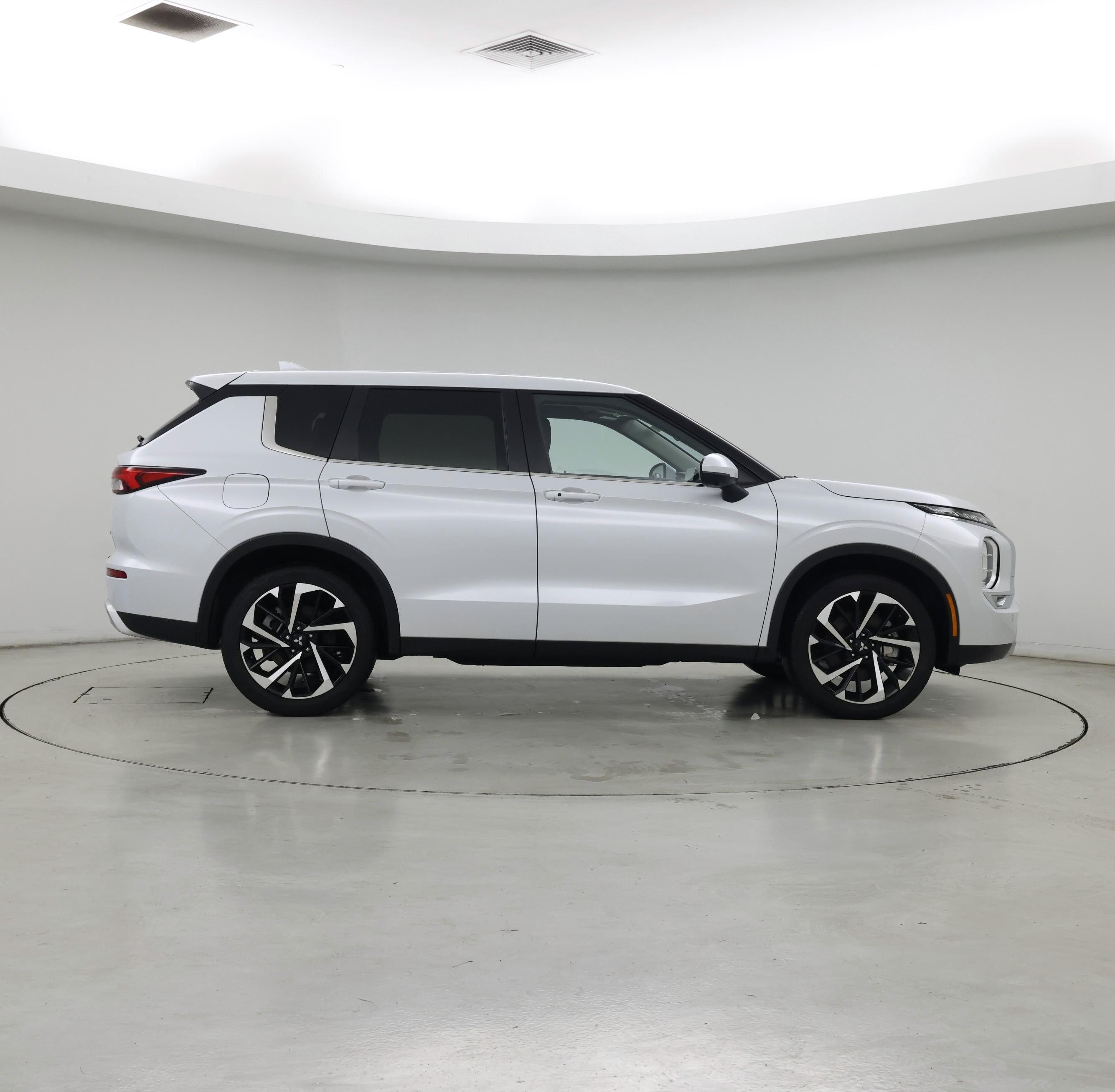 Thumbnail: 2024 Mitsubishi Outlander - 7