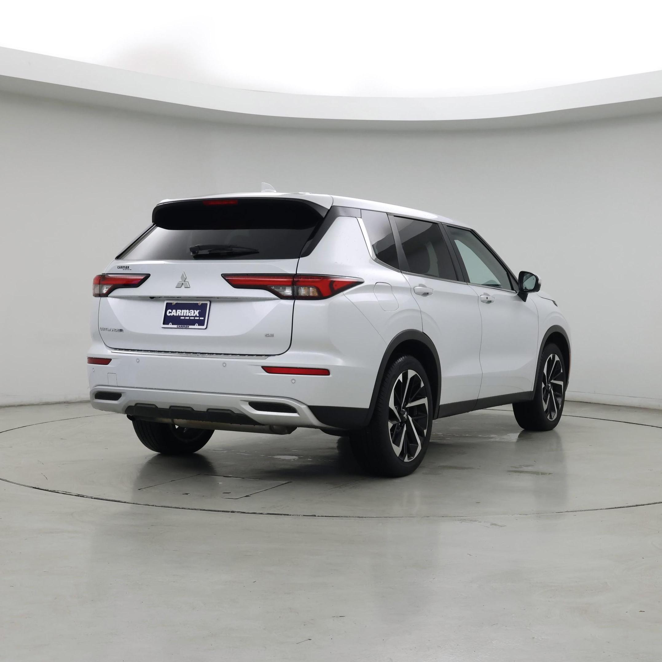 Thumbnail: 2024 Mitsubishi Outlander - 8