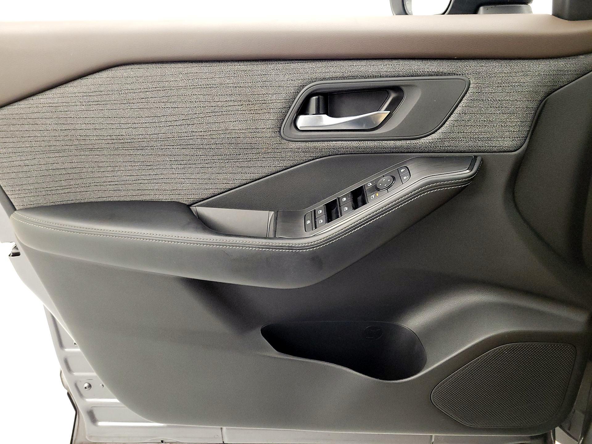 Thumbnail: 2023 Nissan Rogue - 12