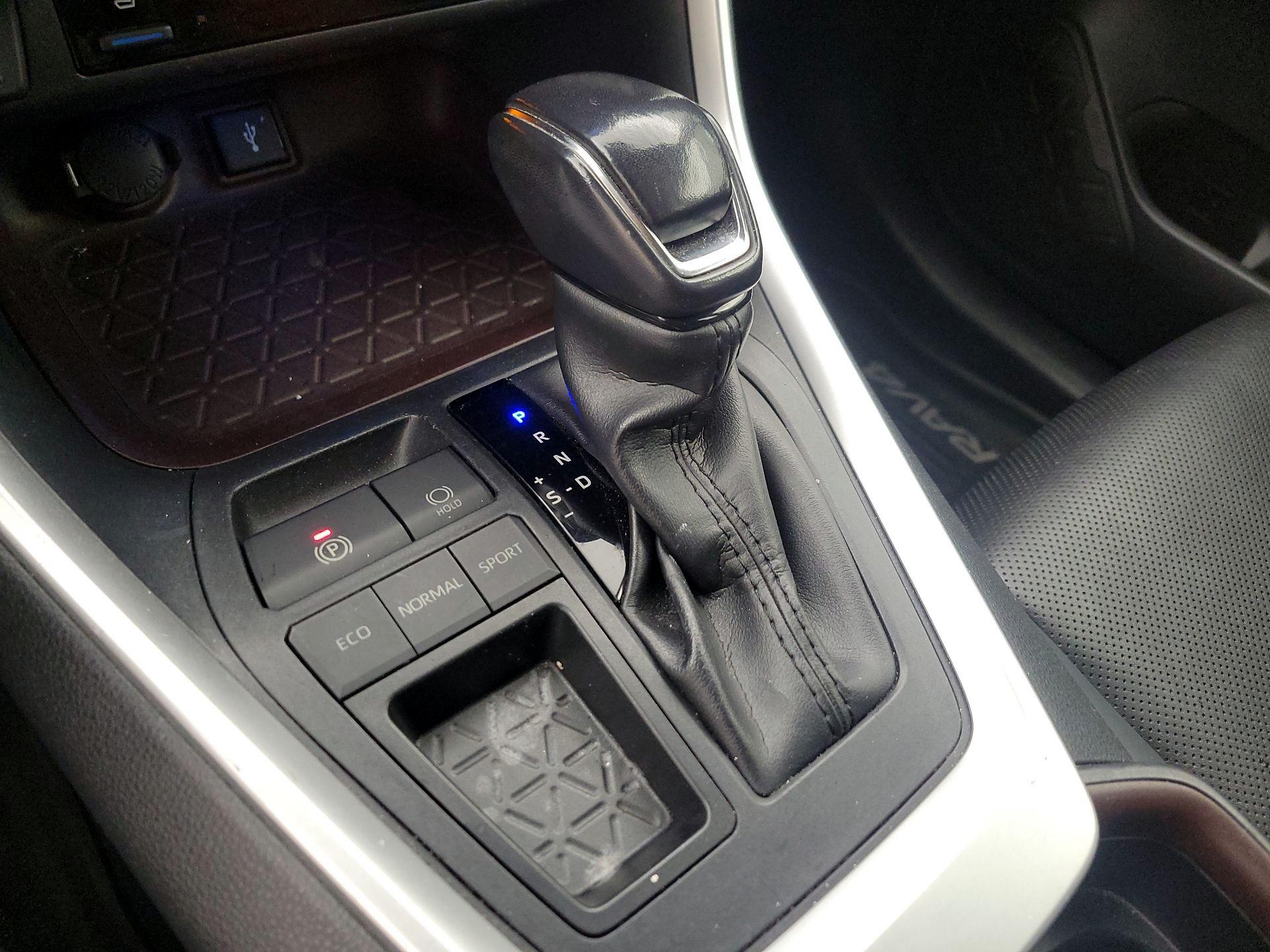 Thumbnail: 2021 Toyota RAV4 - 17