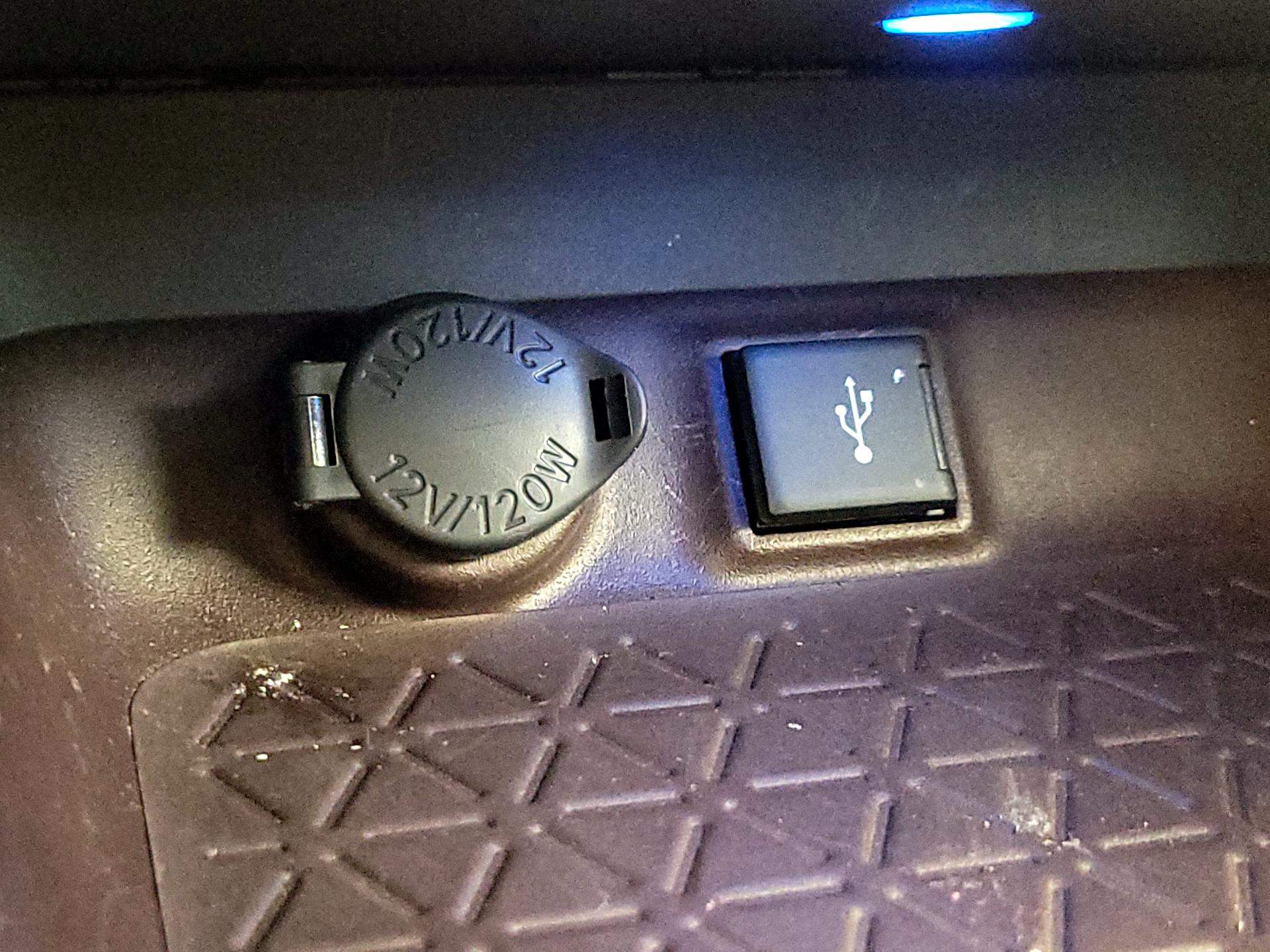 Thumbnail: 2021 Toyota RAV4 - 18