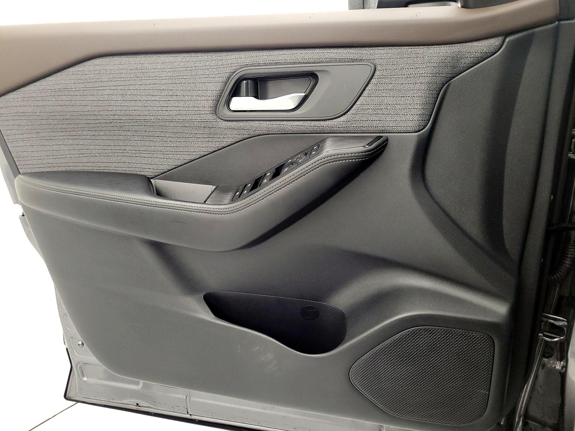 Thumbnail: 2023 Nissan Rogue - 12