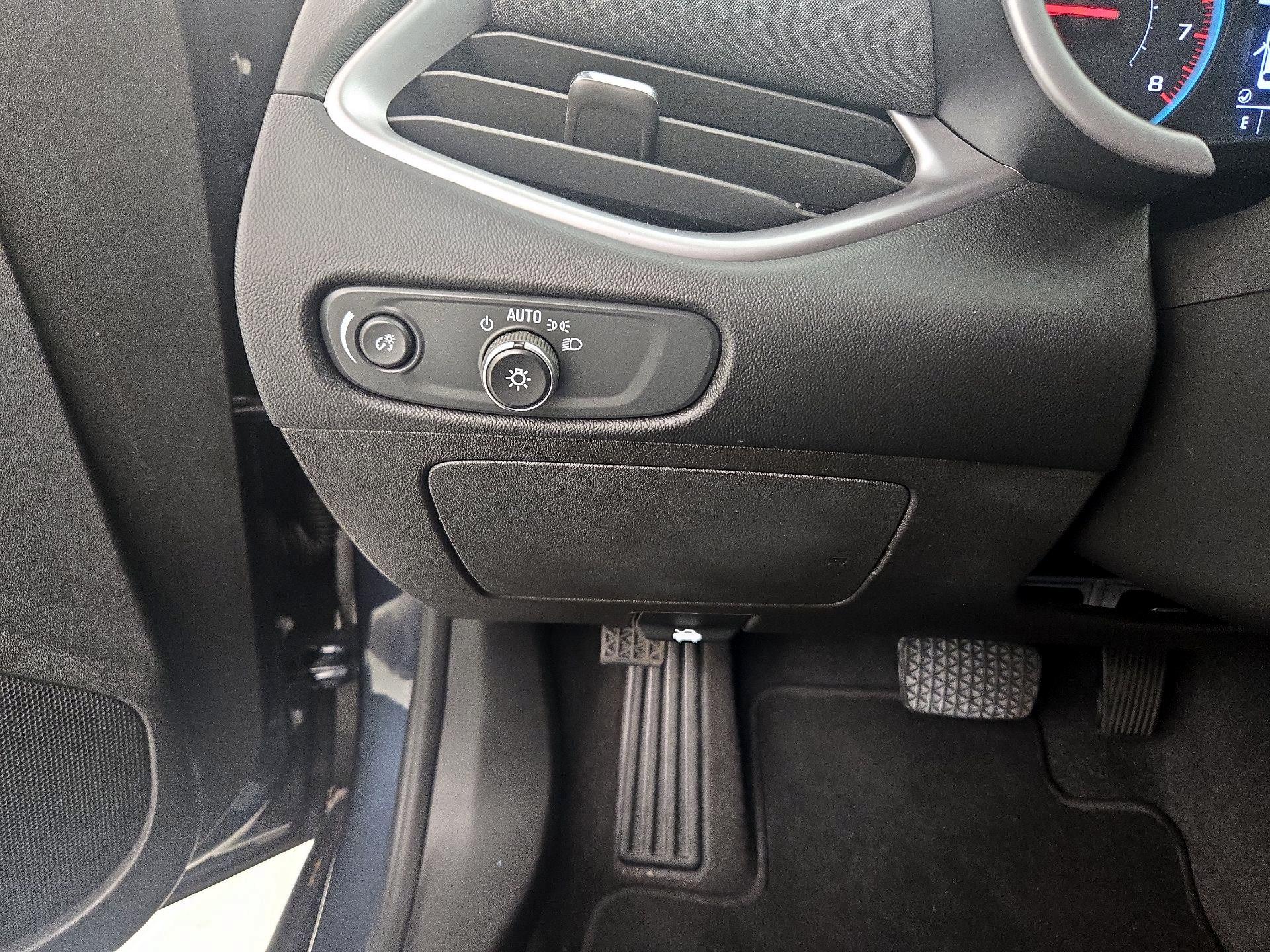 Thumbnail: 2021 Chevrolet Malibu - 13