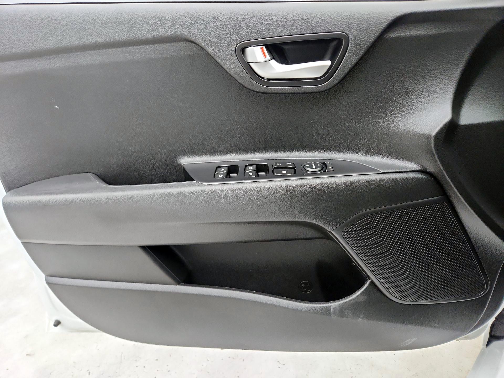 Thumbnail: 2023 Kia Rio - 12