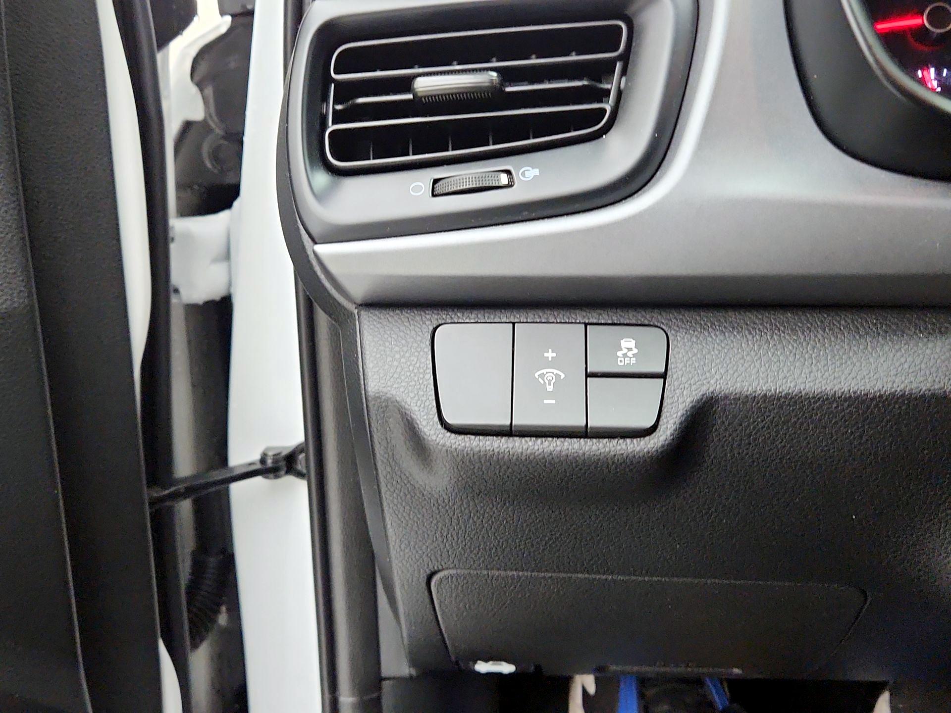 Thumbnail: 2023 Kia Rio - 13