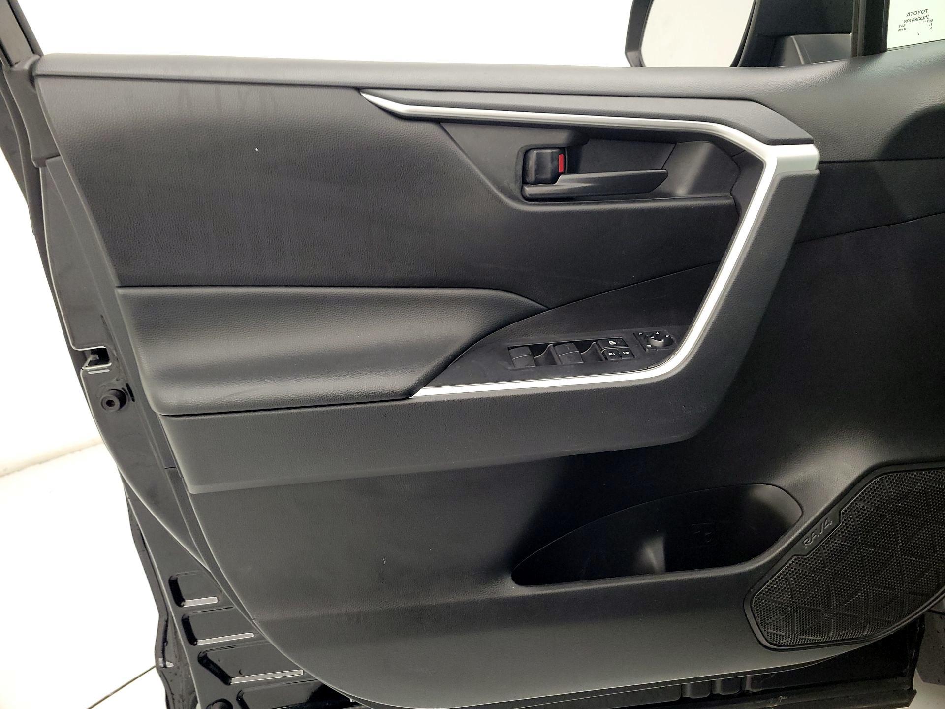 Thumbnail: 2023 Toyota RAV4 - 12