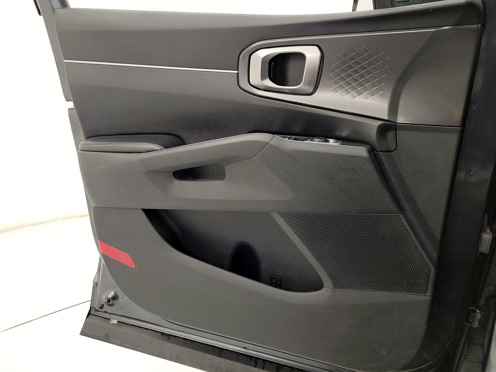 Thumbnail: 2023 Kia Sorento - 12