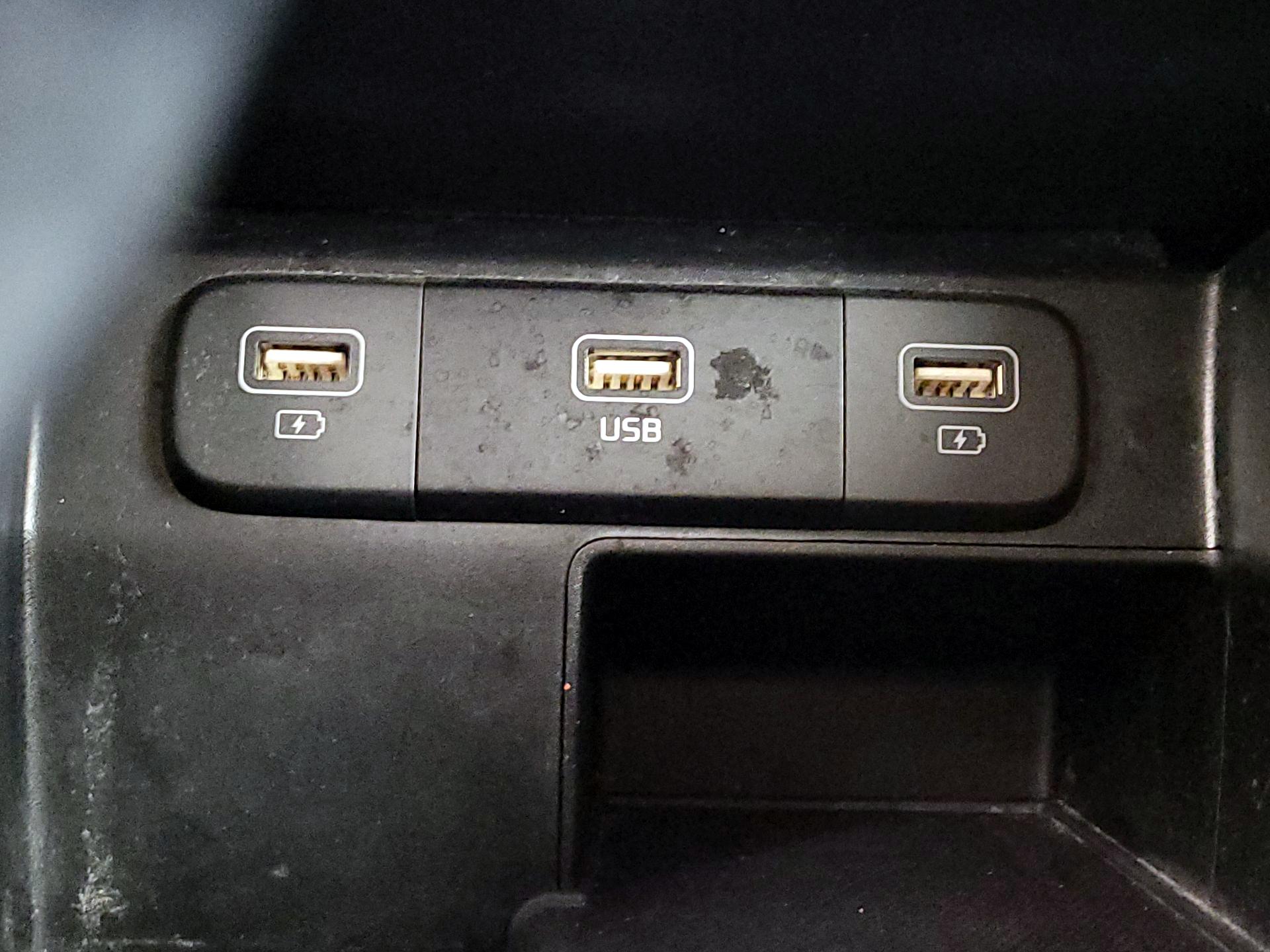 Thumbnail: 2023 Kia Sorento - 18