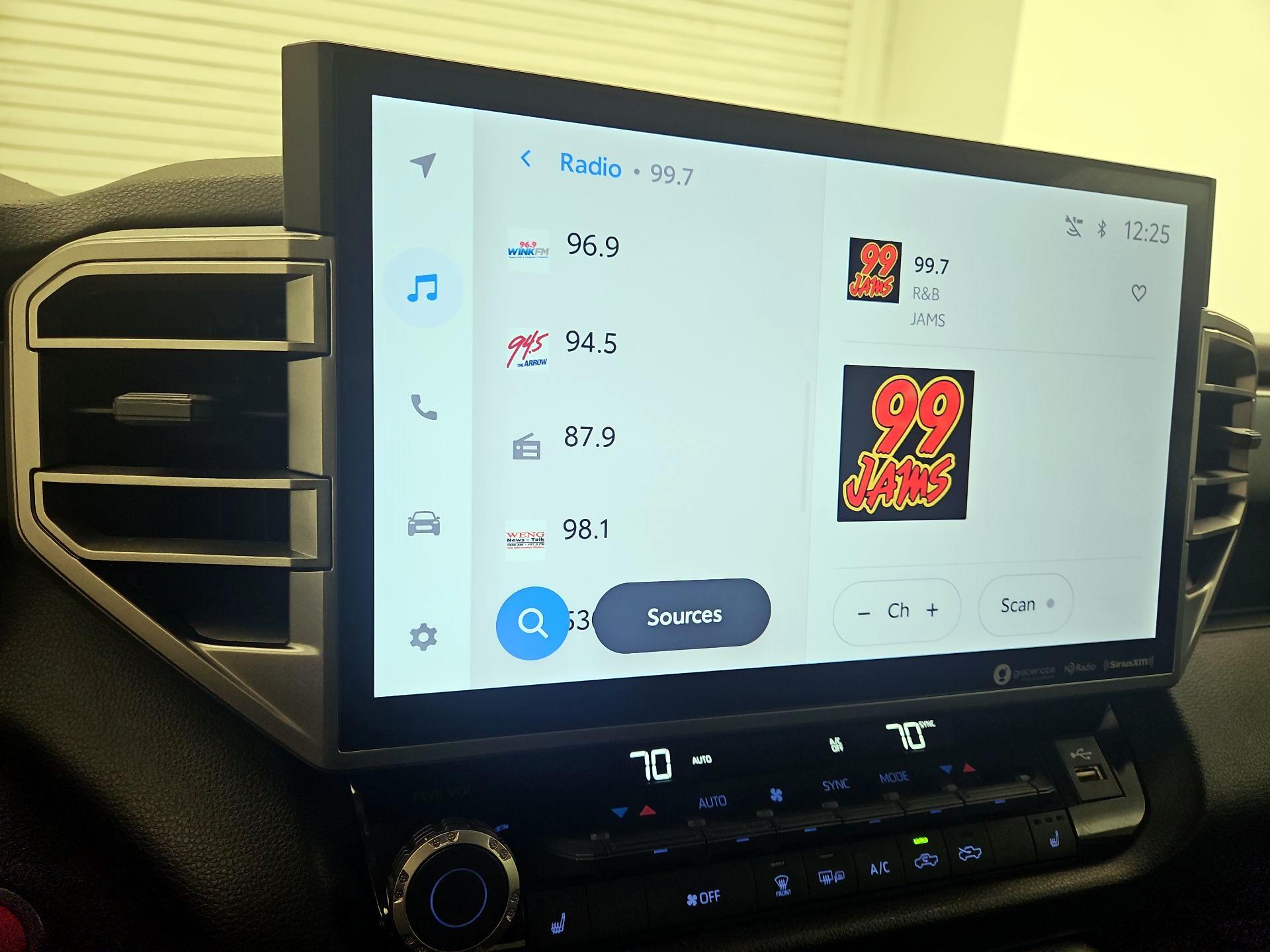 Thumbnail: 2023 Toyota Tundra - 16